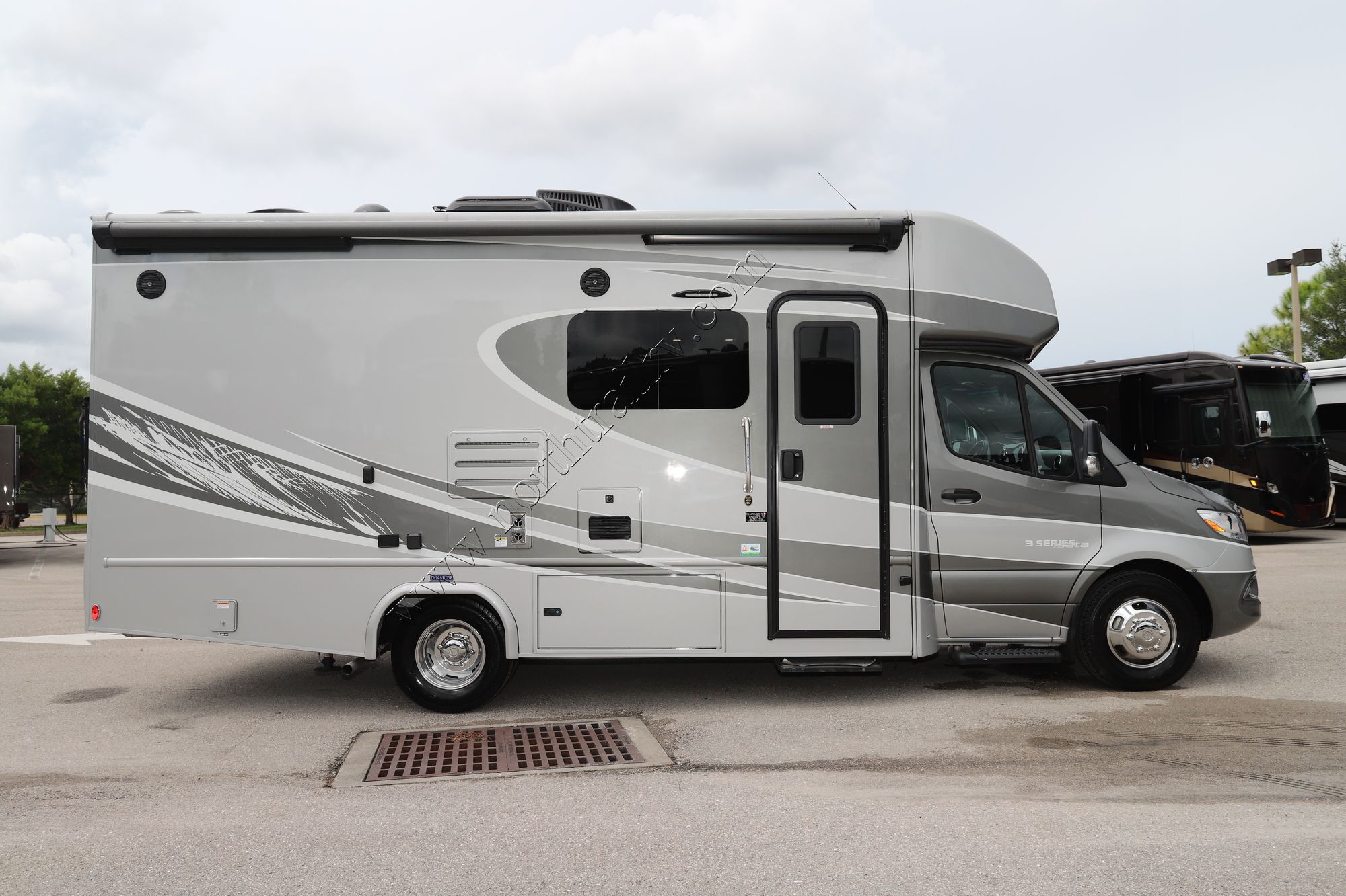 New 2022 Dynamax Isata 3 24FW Class C  For Sale