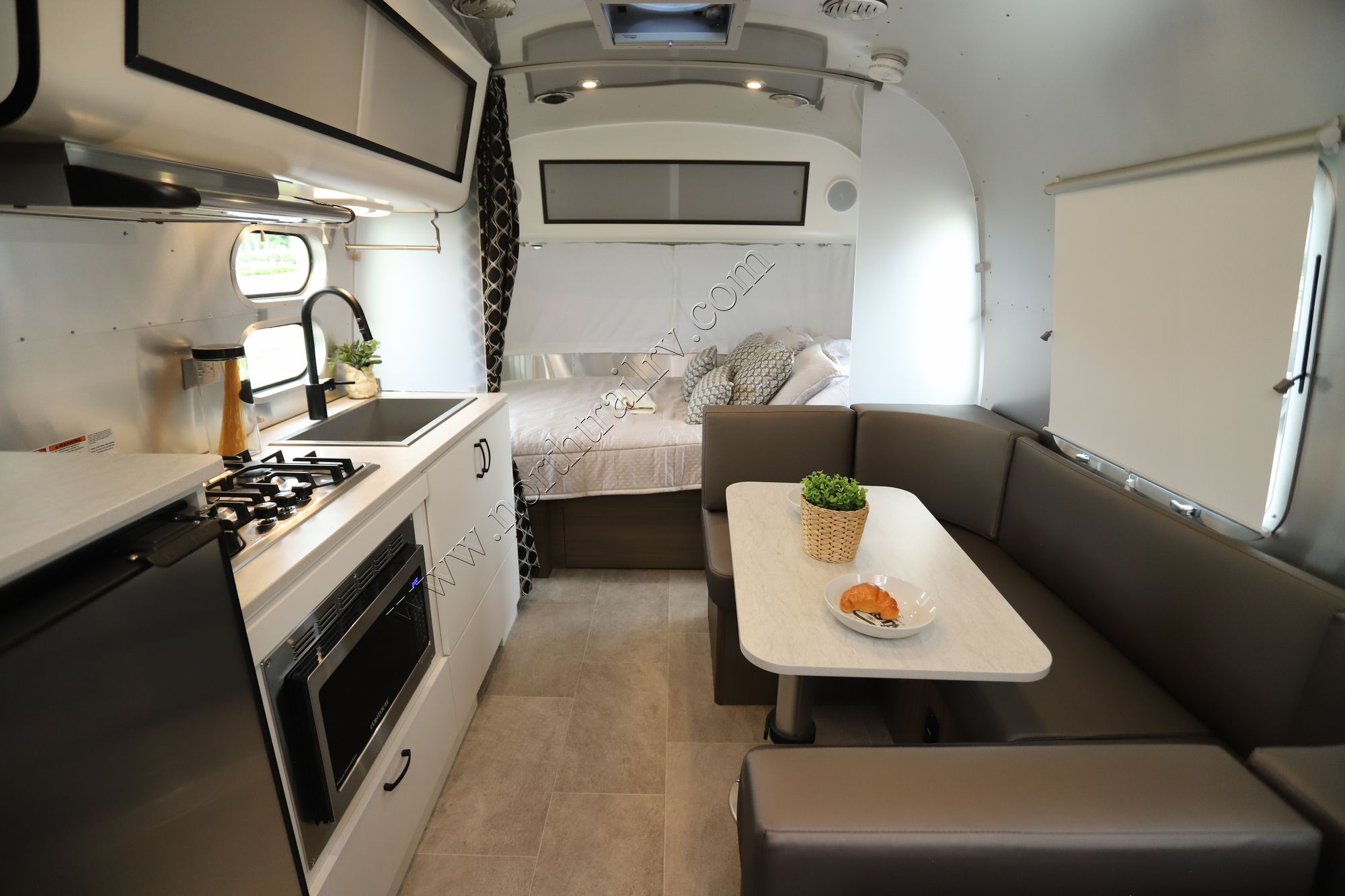 2022 Airstream Caravel 22FB Travel Trailer Used  For Sale