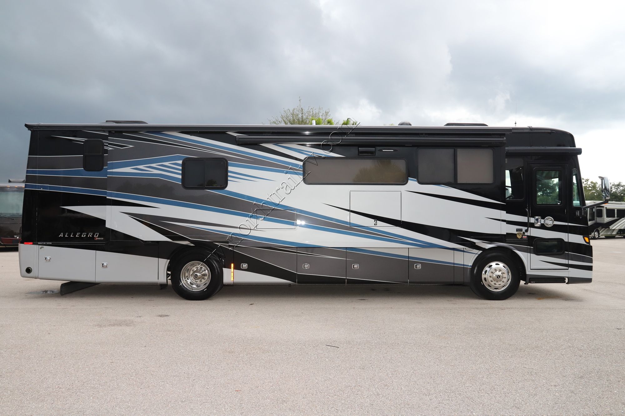 New 2023 Tiffin Motor Homes Allegro Red 37BA Class A  For Sale