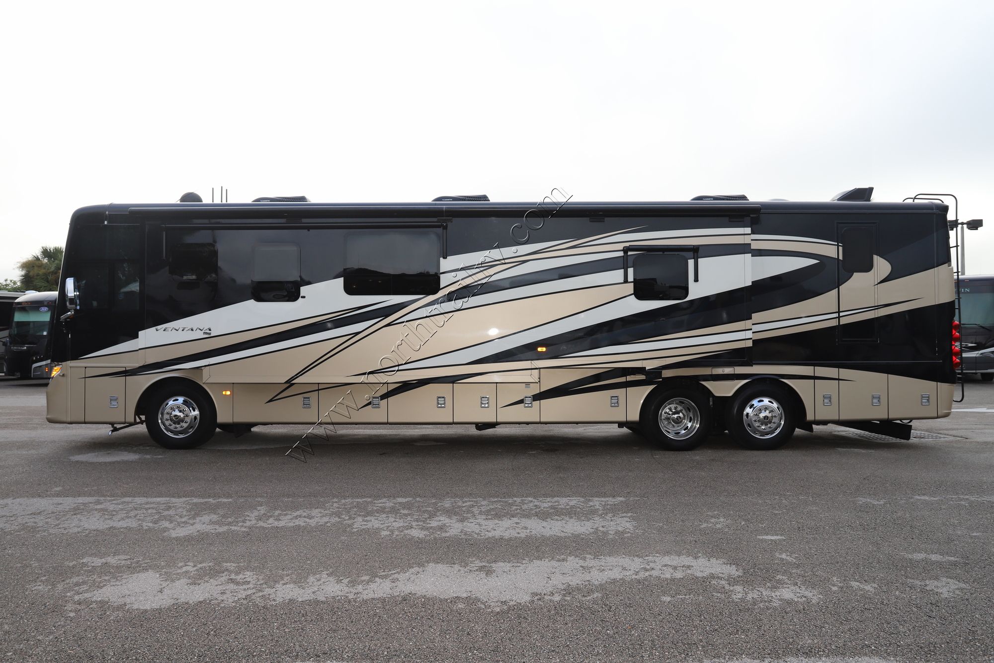 Used 2017 Newmar Ventana 4369 Class A  For Sale