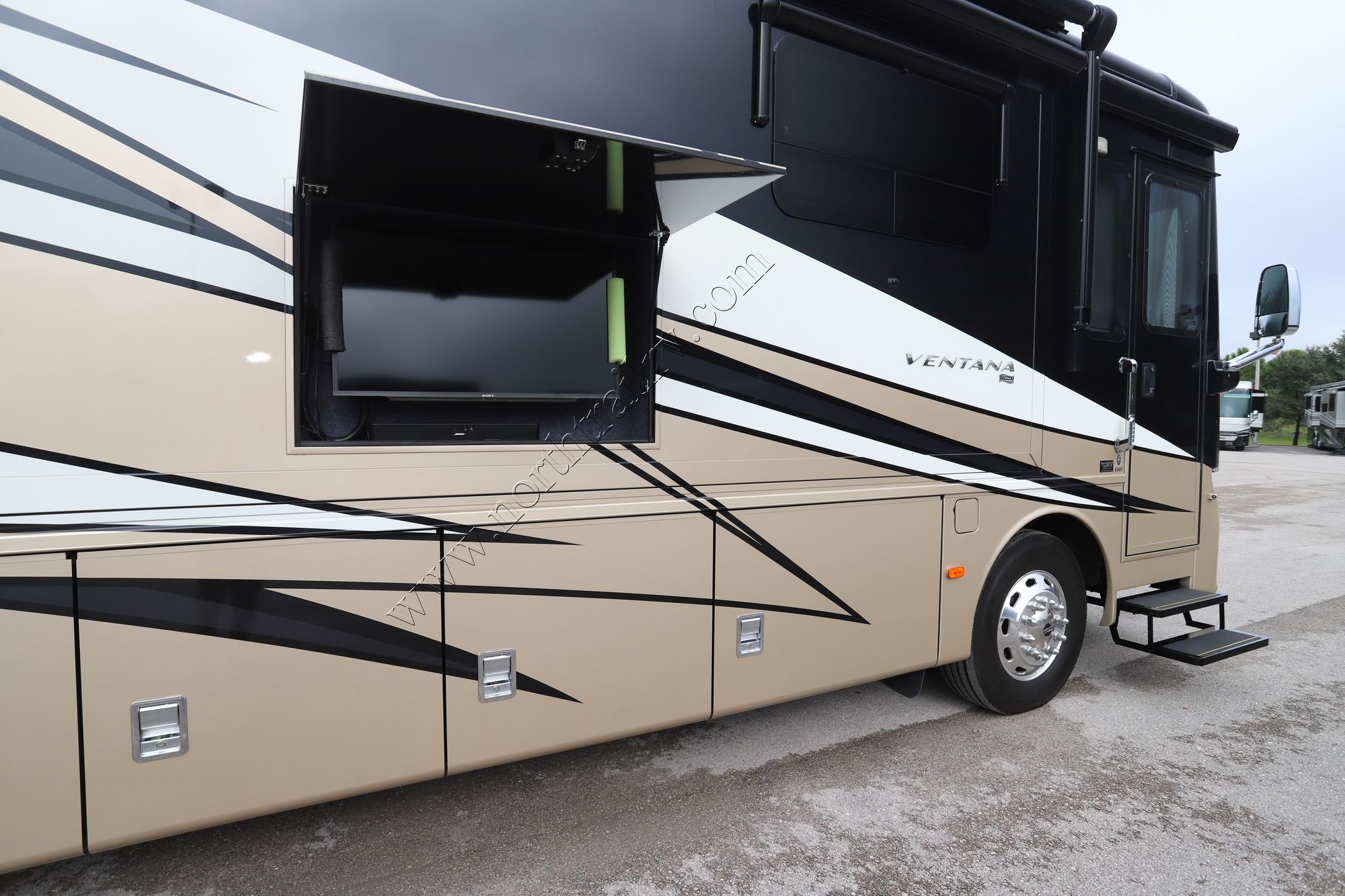 Used 2017 Newmar Ventana 4369 Class A  For Sale