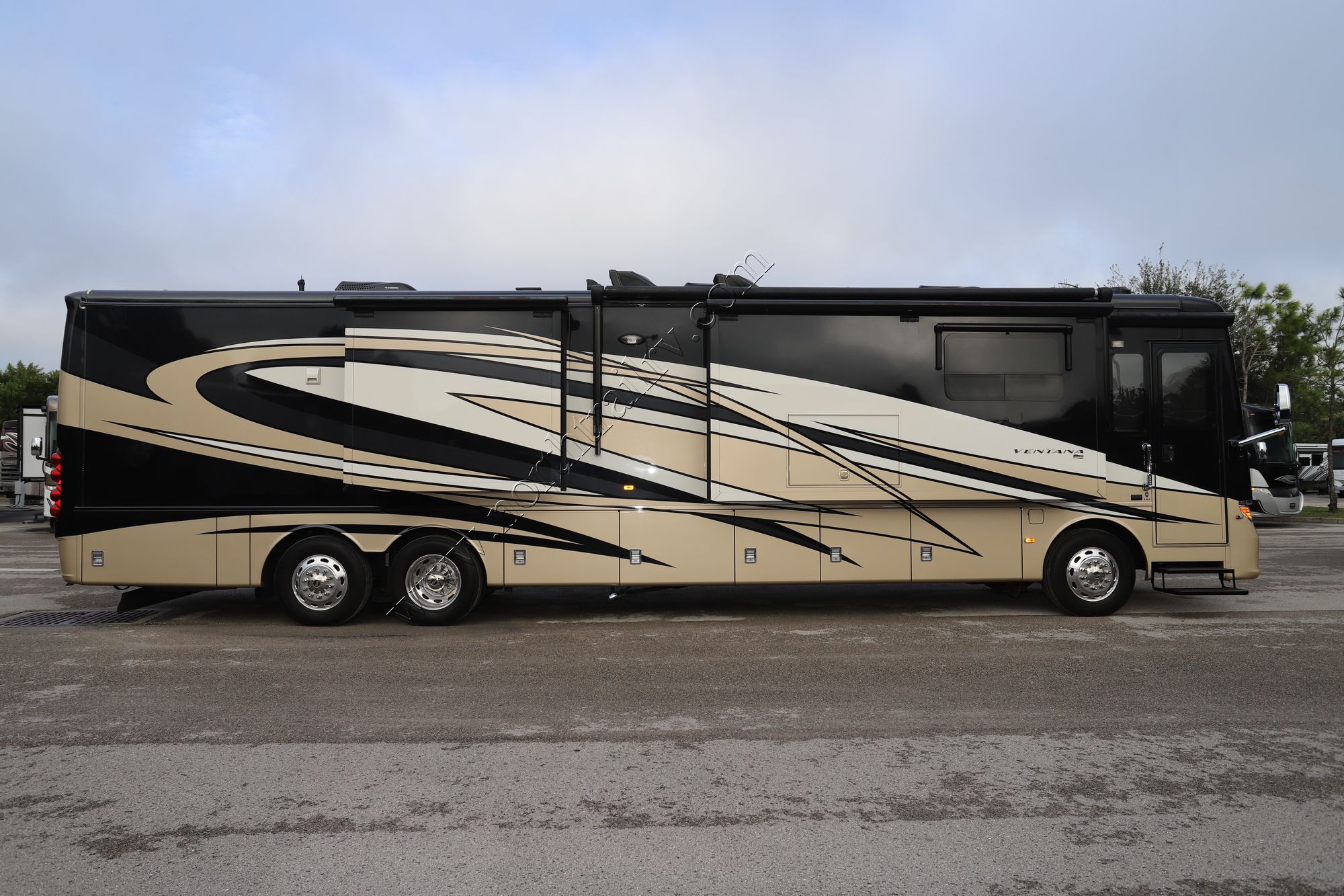 Used 2017 Newmar Ventana 4369 Class A  For Sale