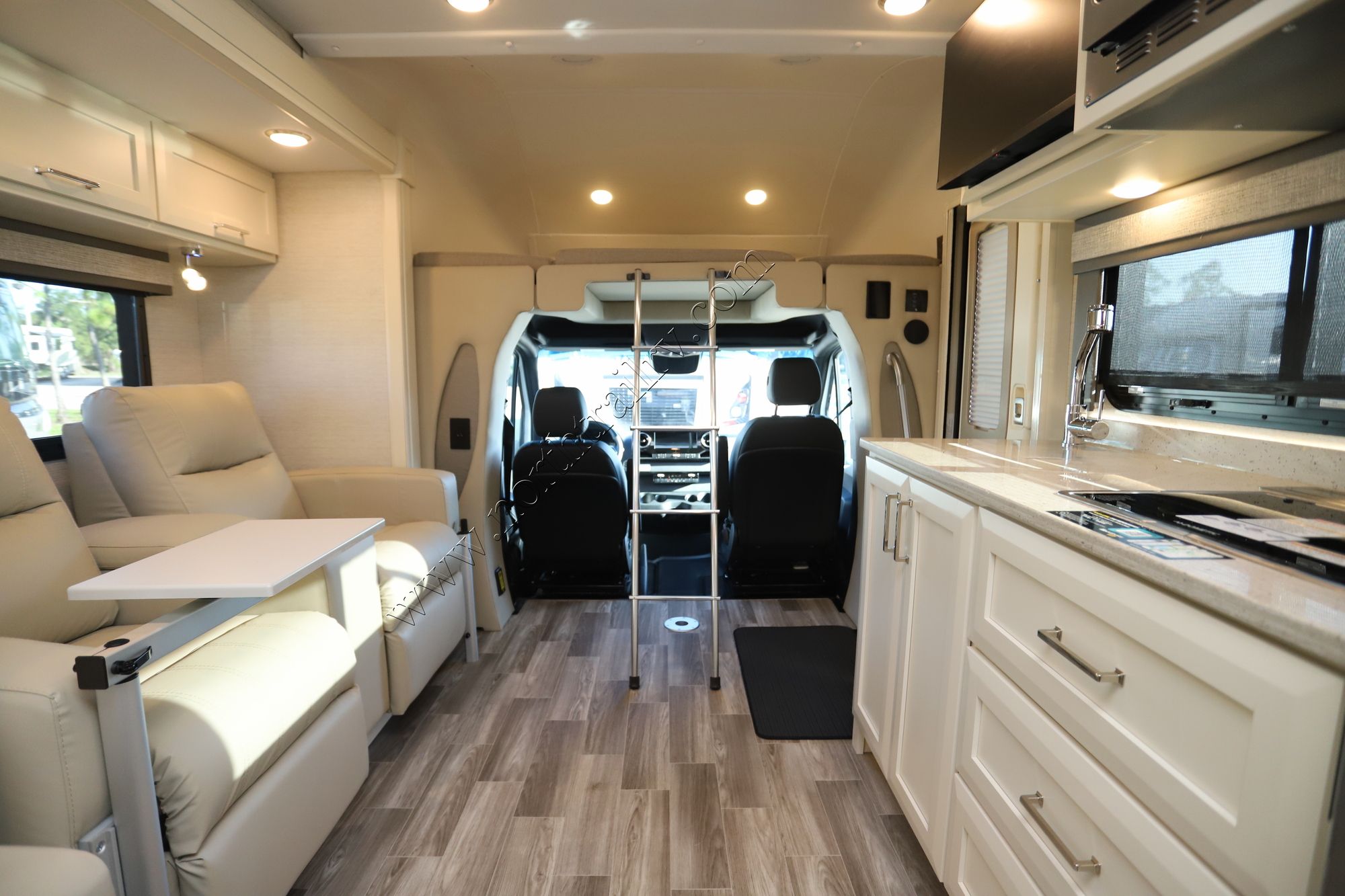 New 2023 Tiffin Motor Homes Wayfarer 25RW Class C  For Sale