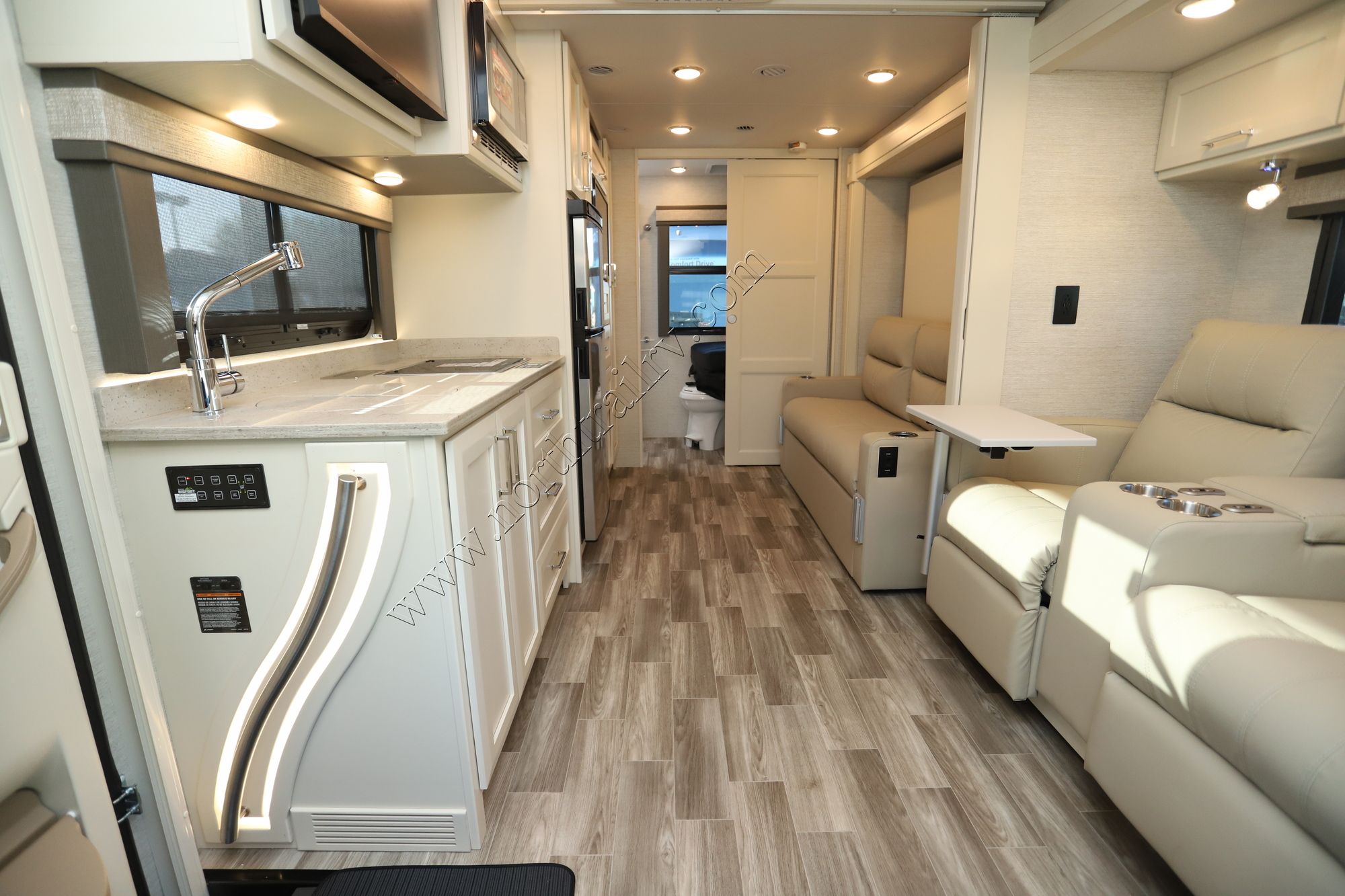 New 2023 Tiffin Motor Homes Wayfarer 25RW Class C  For Sale