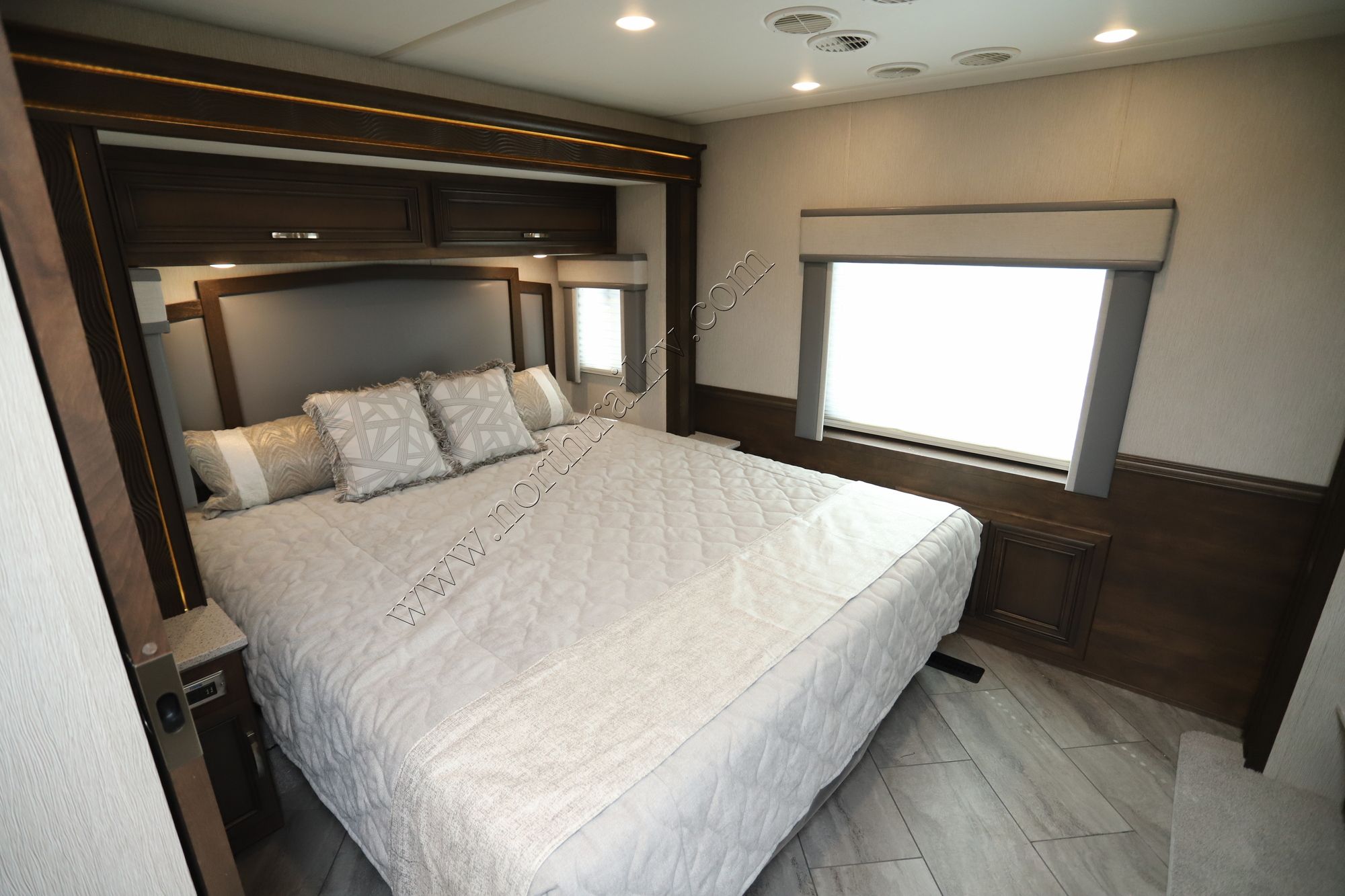New 2023 Newmar Bay Star Sport 2920 Class A  For Sale