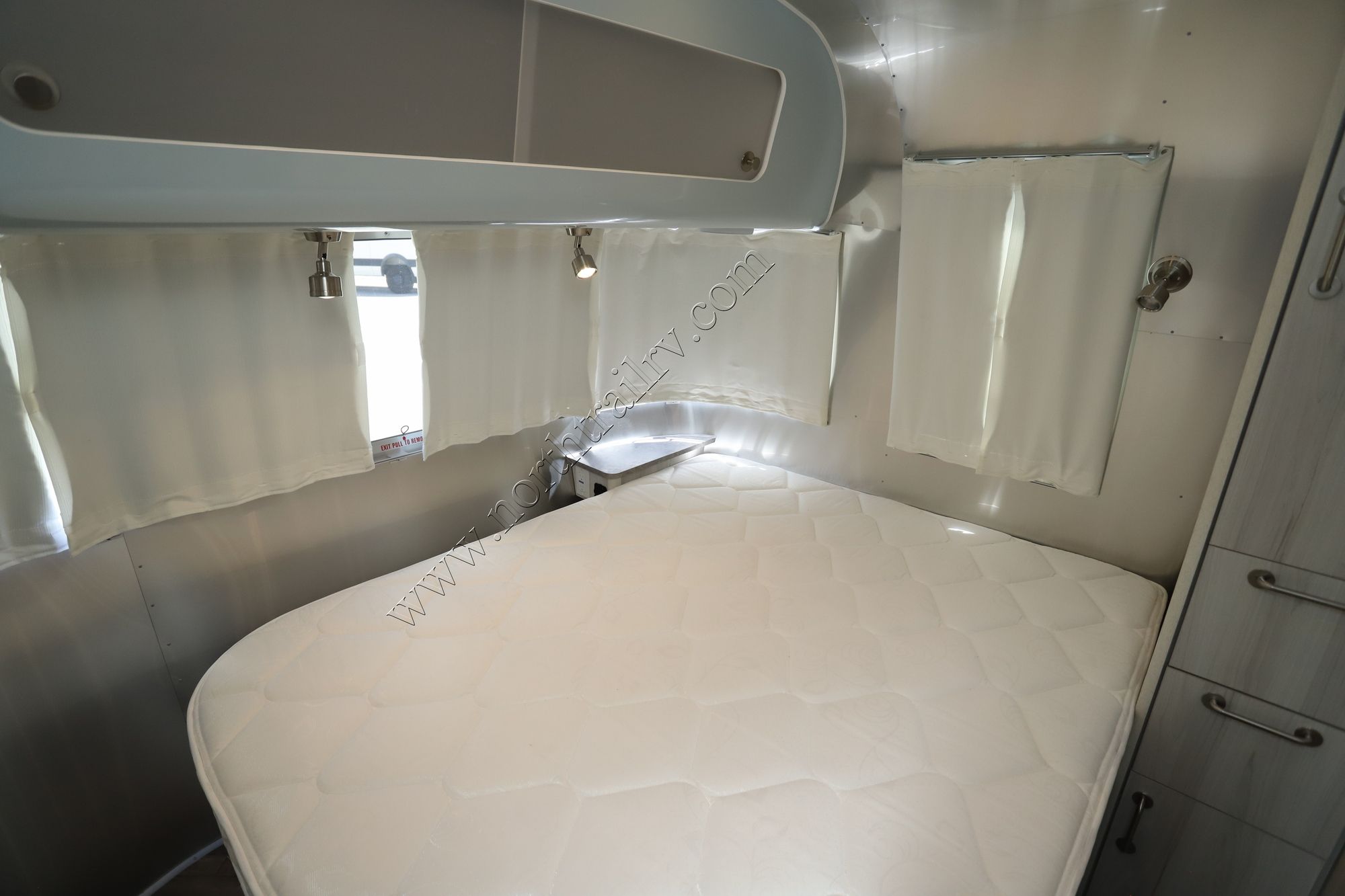 2022 Airstream International 25RB Travel Trailer Used  For Sale