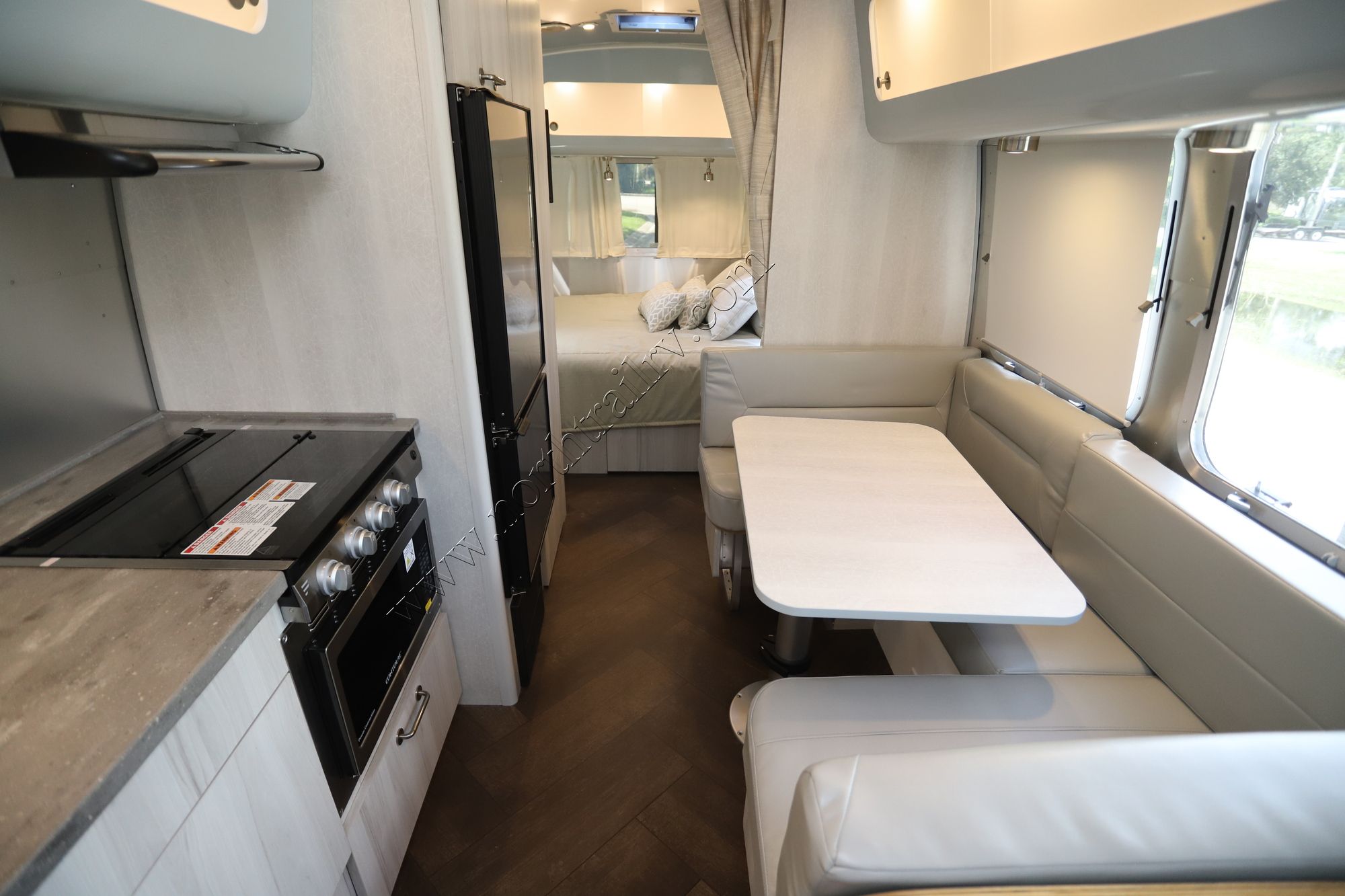 New 2023 Airstream International 23FB Travel Trailer  For Sale