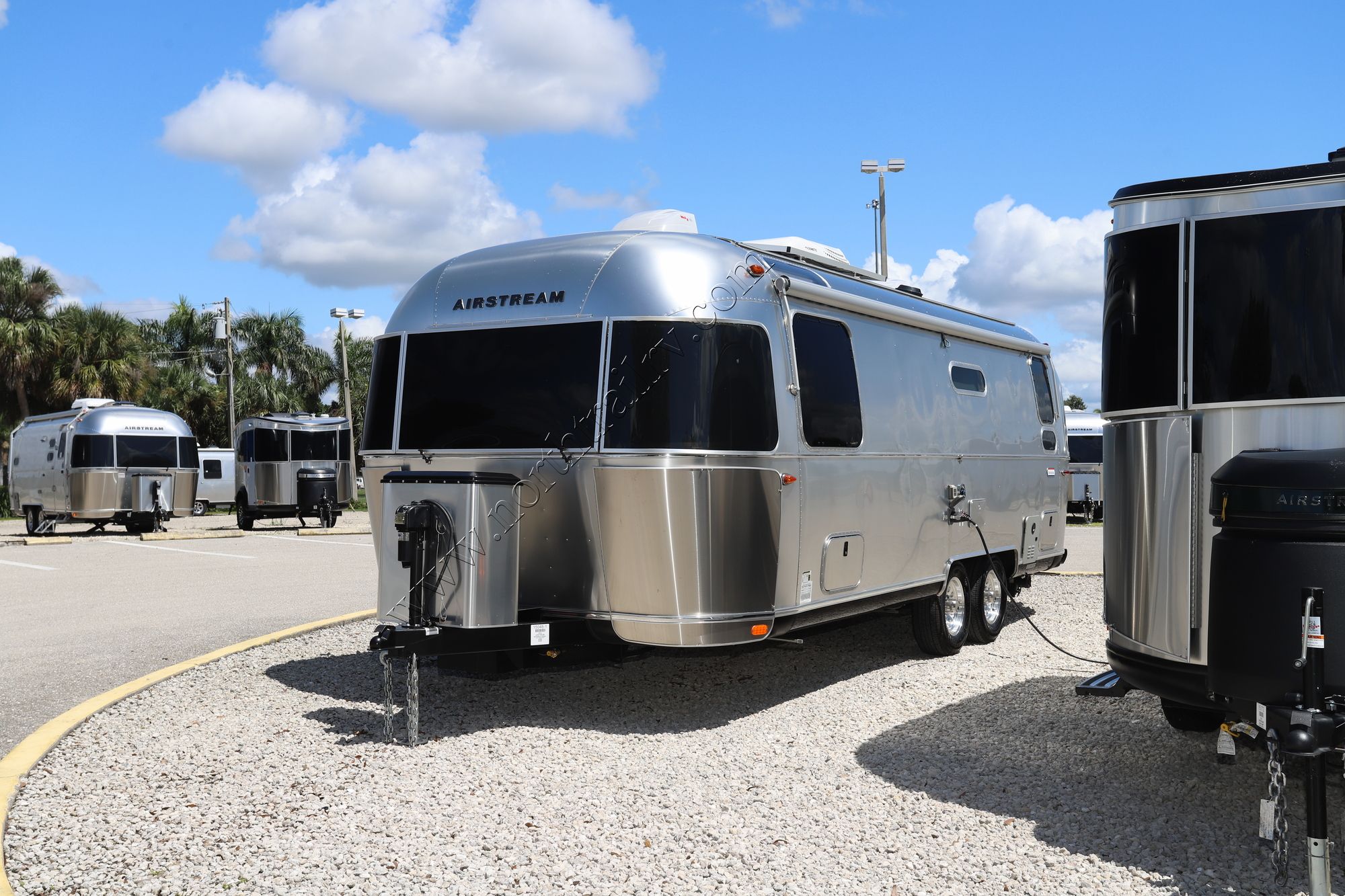 Used 2022 Airstream International 25RB Travel Trailer  For Sale