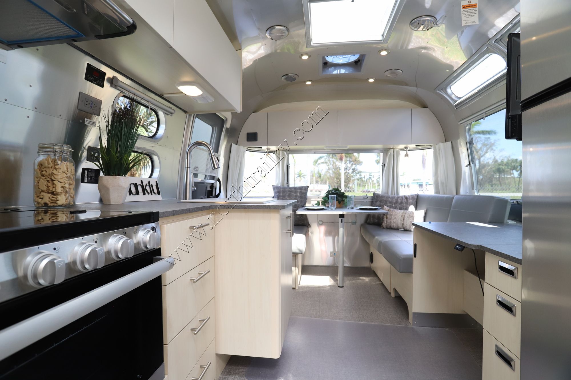New 2023 Airstream Flying Cloud 27FB Travel Trailer  For Sale