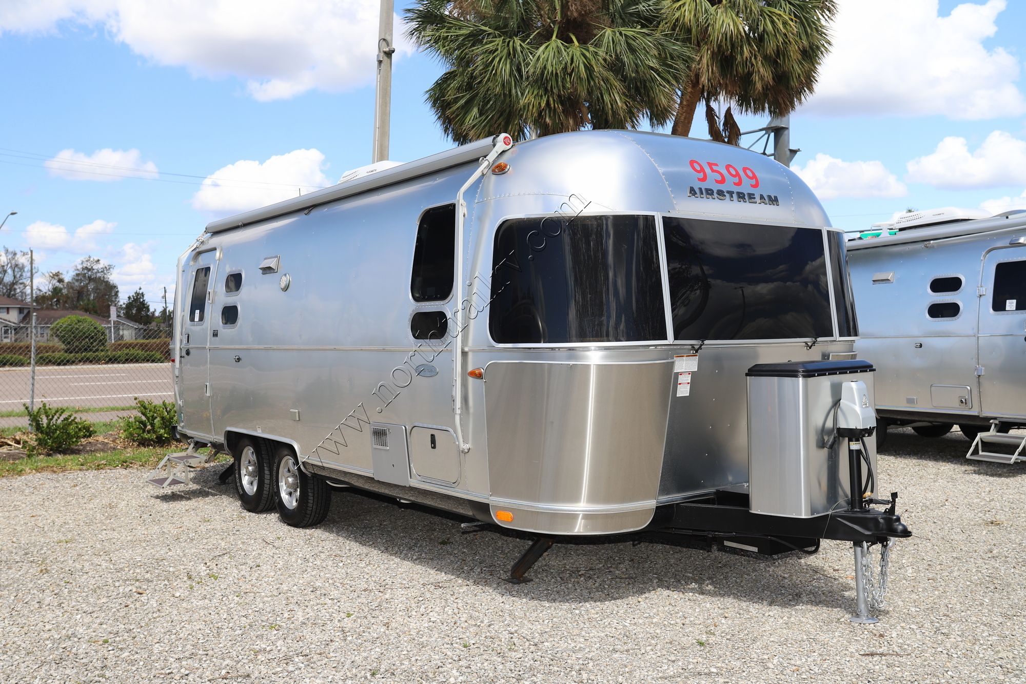 Used 2018 Airstream Flying Cloud 25FB Travel Trailer  For Sale