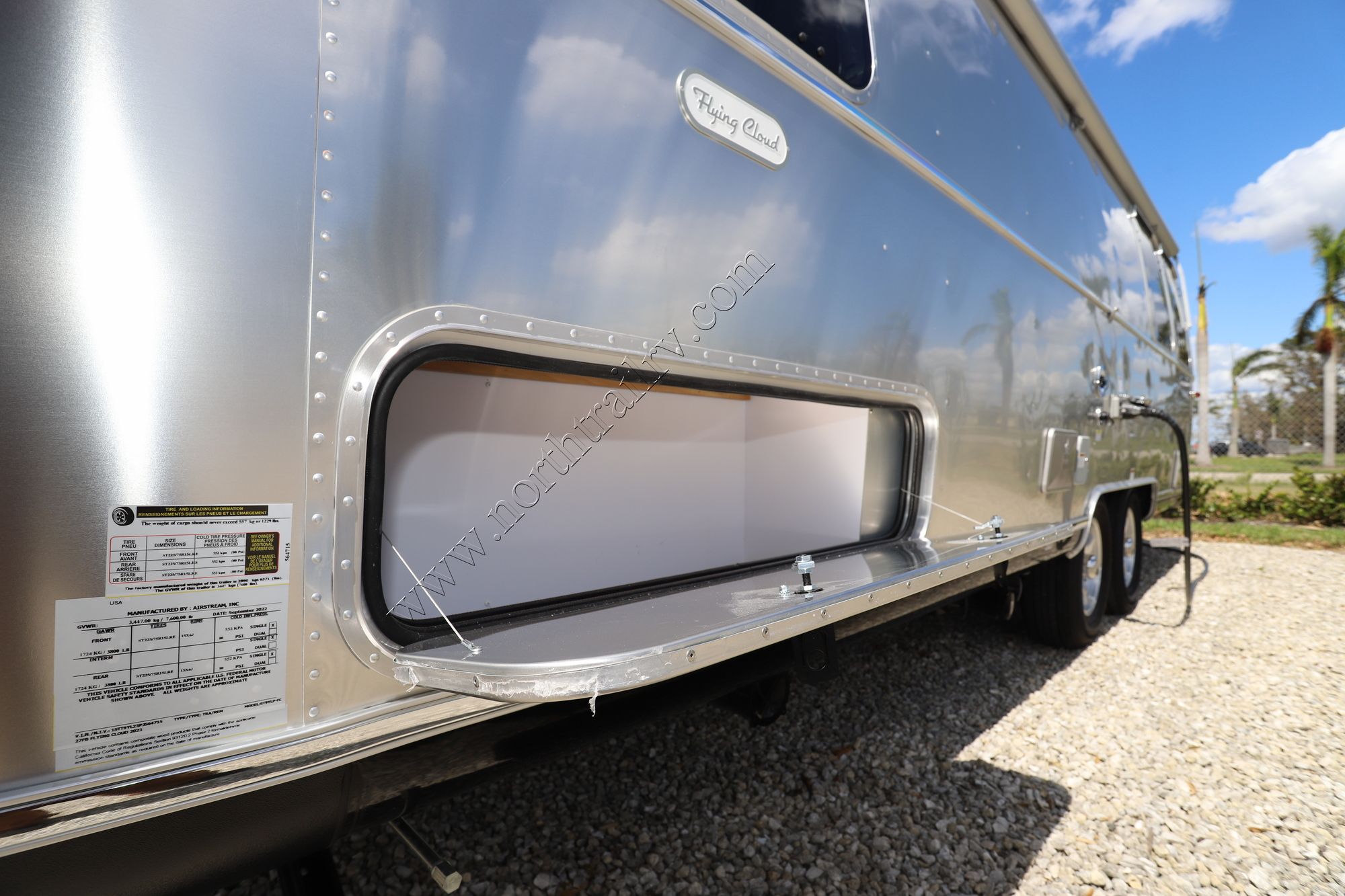 New 2023 Airstream Flying Cloud 27FB Travel Trailer  For Sale