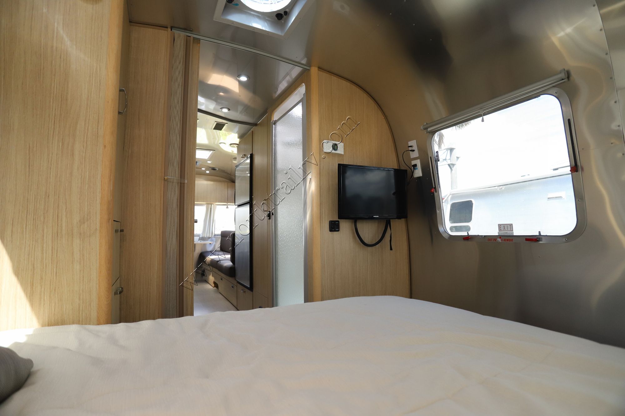 Used 2018 Airstream Flying Cloud 25FB Travel Trailer  For Sale