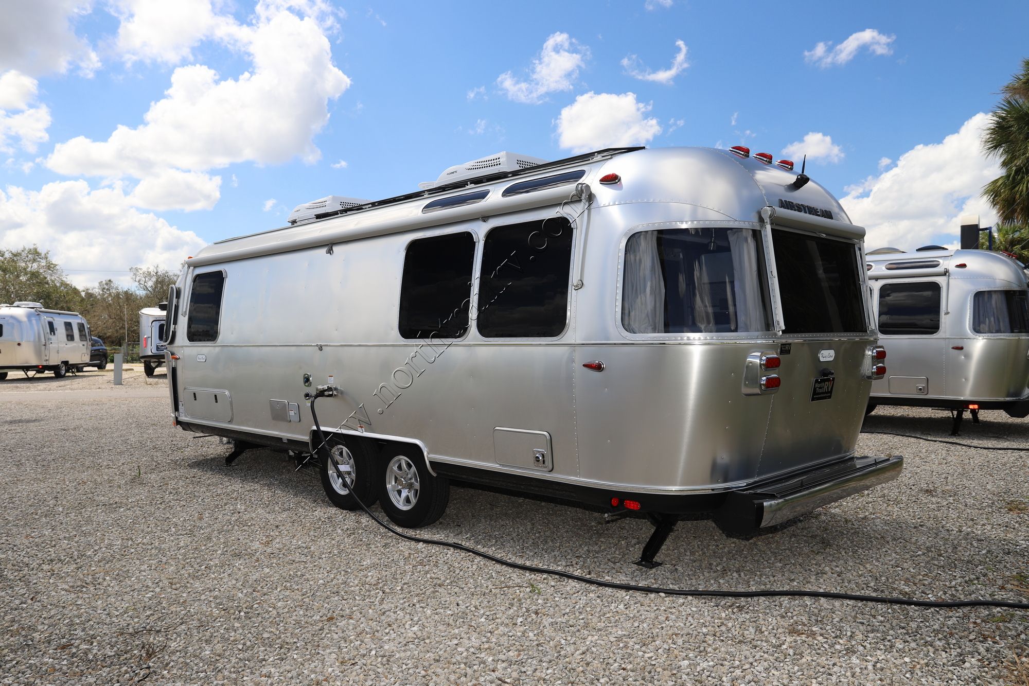 New 2023 Airstream Flying Cloud 27FB Travel Trailer  For Sale