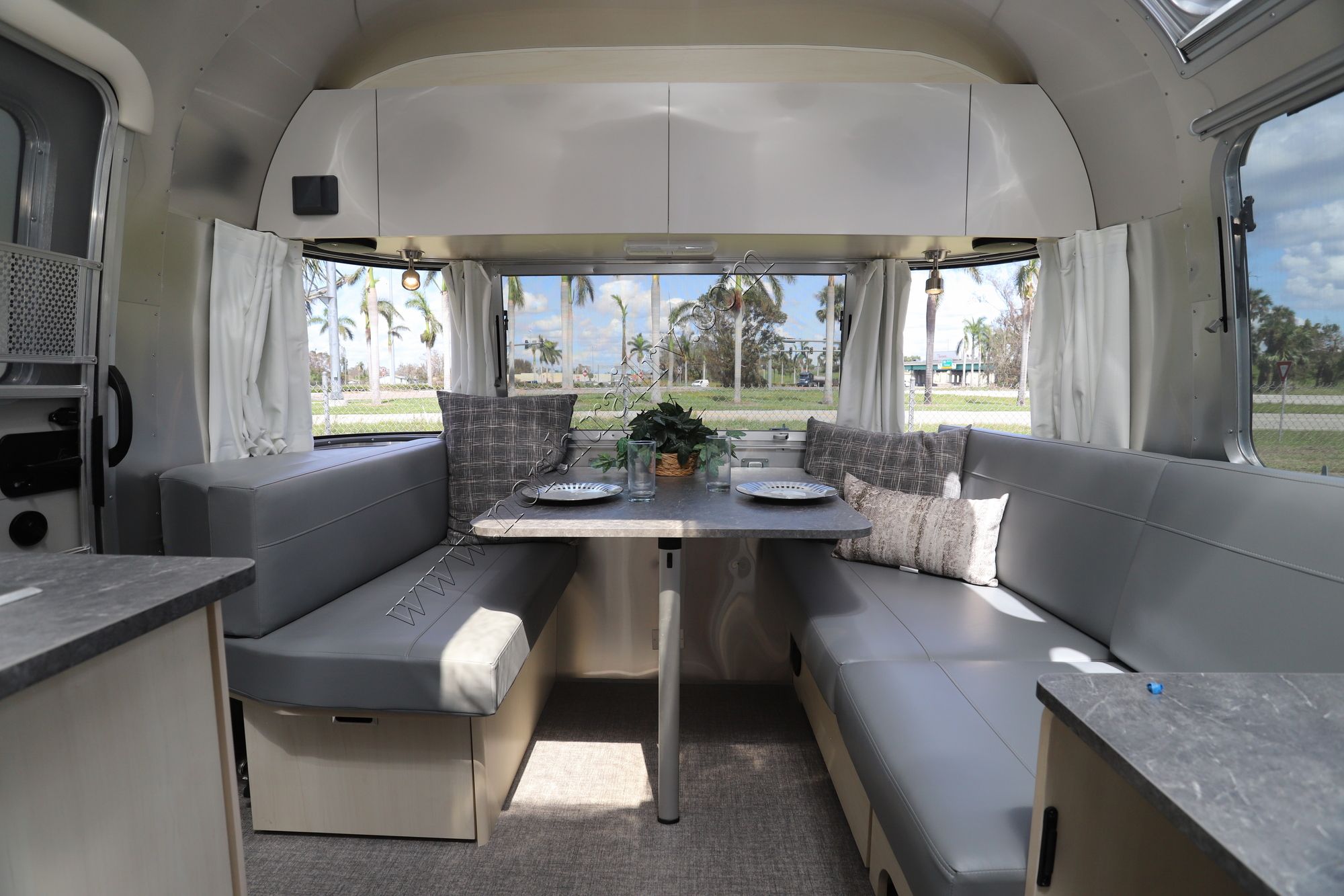 New 2023 Airstream Flying Cloud 27FB Travel Trailer  For Sale