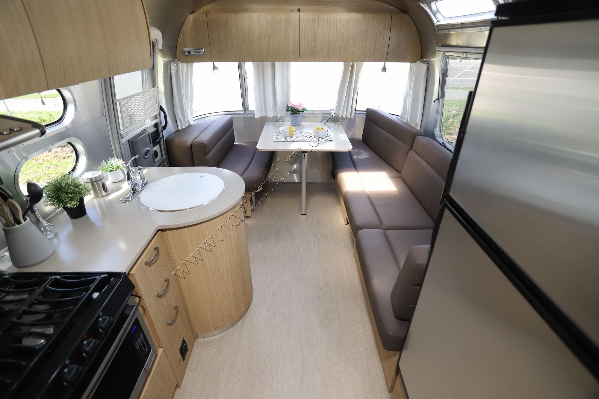 Used 2018 Airstream Flying Cloud 25FB Travel Trailer  For Sale