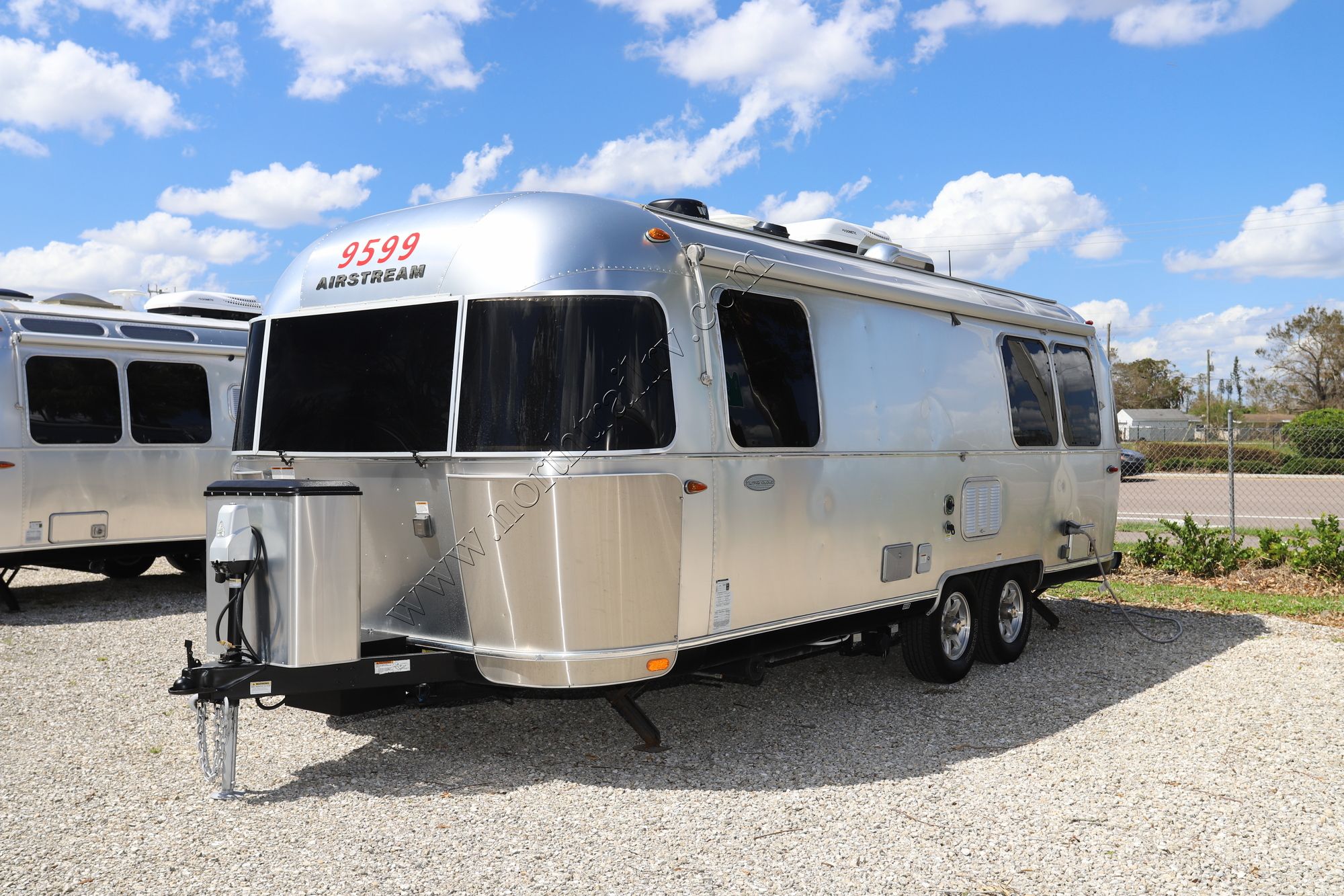 Used 2018 Airstream Flying Cloud 25FB Travel Trailer  For Sale