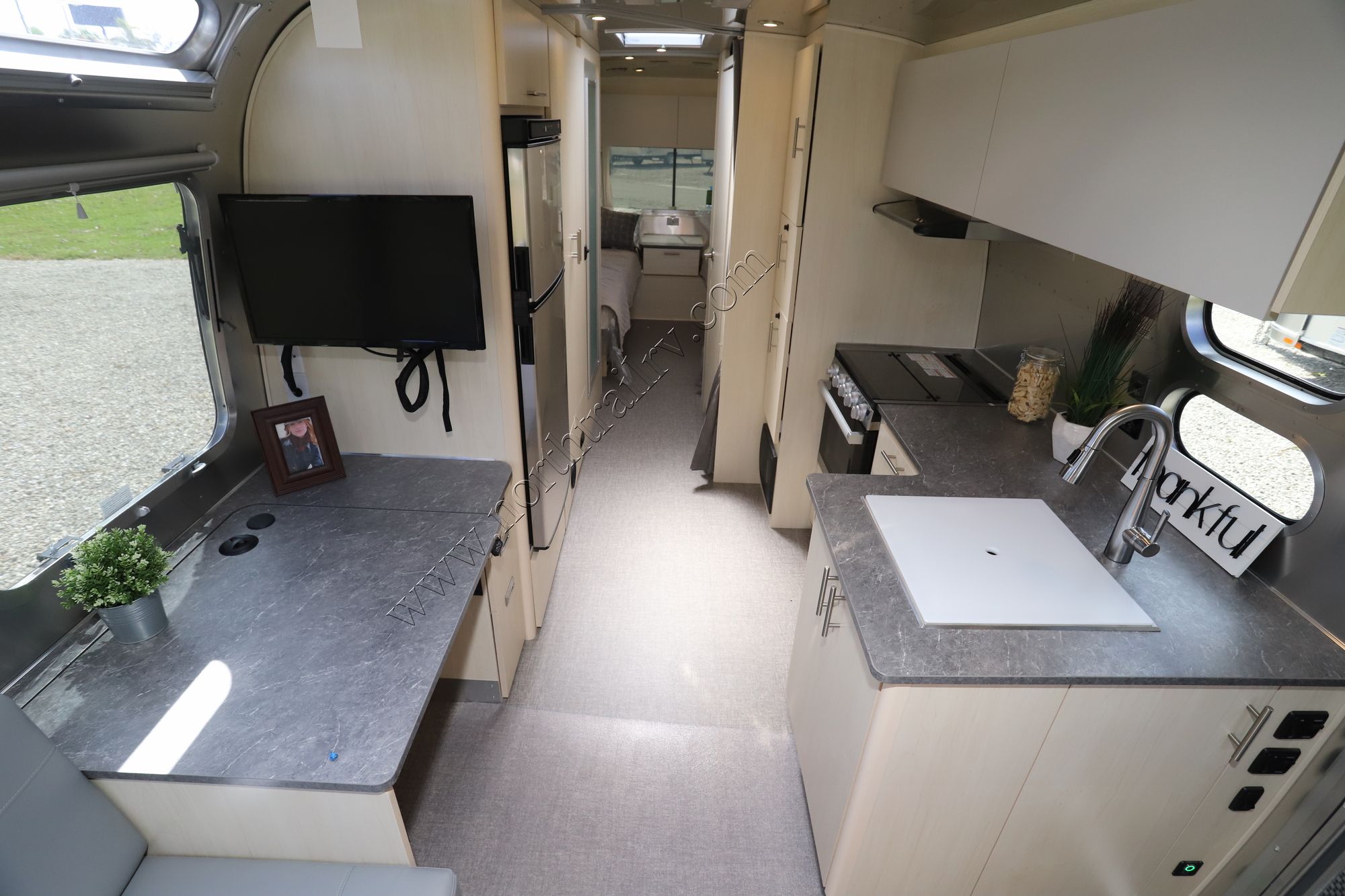 New 2023 Airstream Flying Cloud 27FB Travel Trailer  For Sale