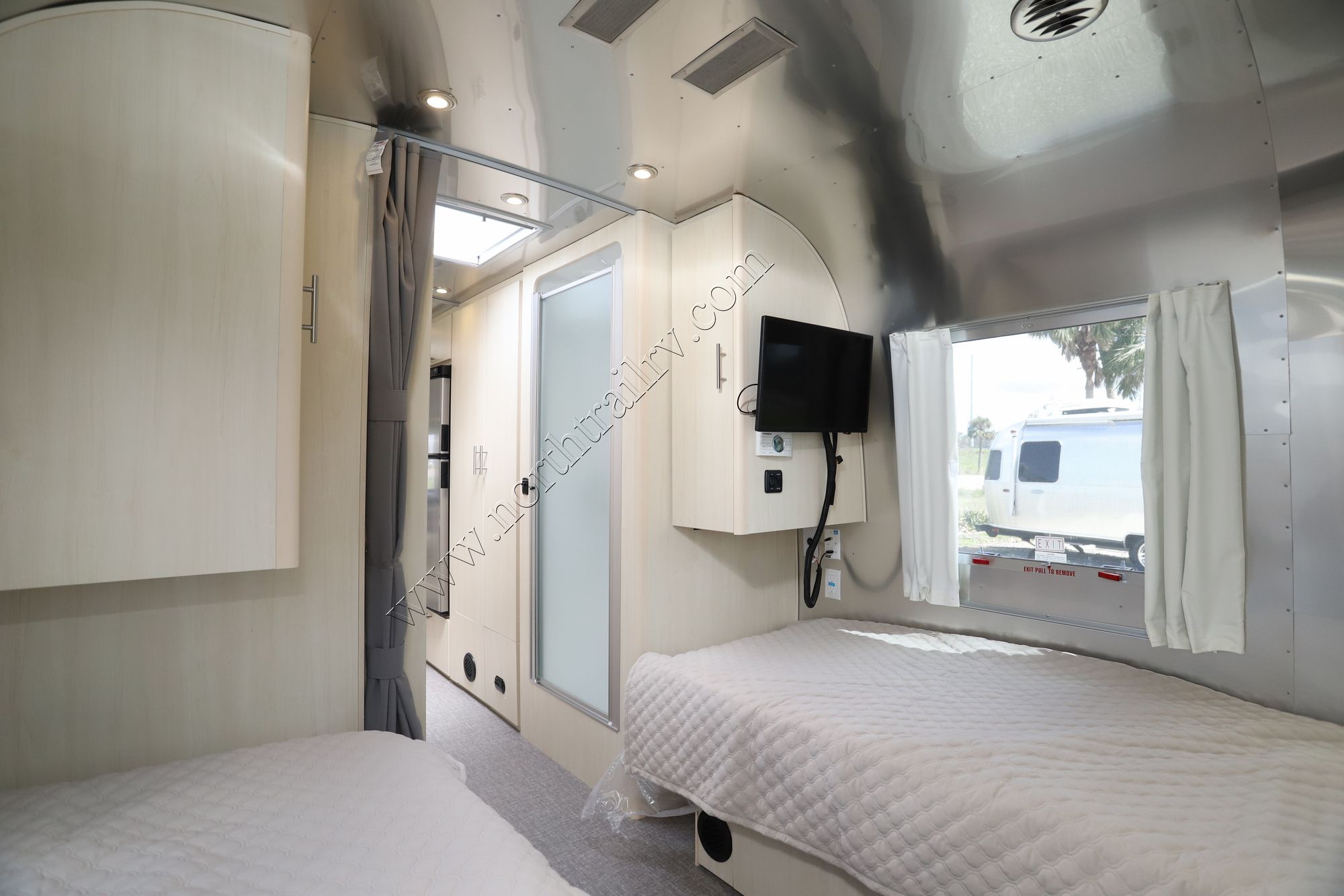 New 2023 Airstream Flying Cloud 27FB Travel Trailer  For Sale