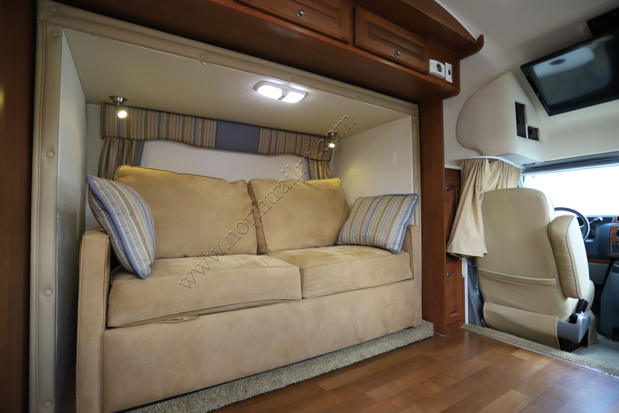Used 2013 Coach House Platinum 261XL Class C  For Sale