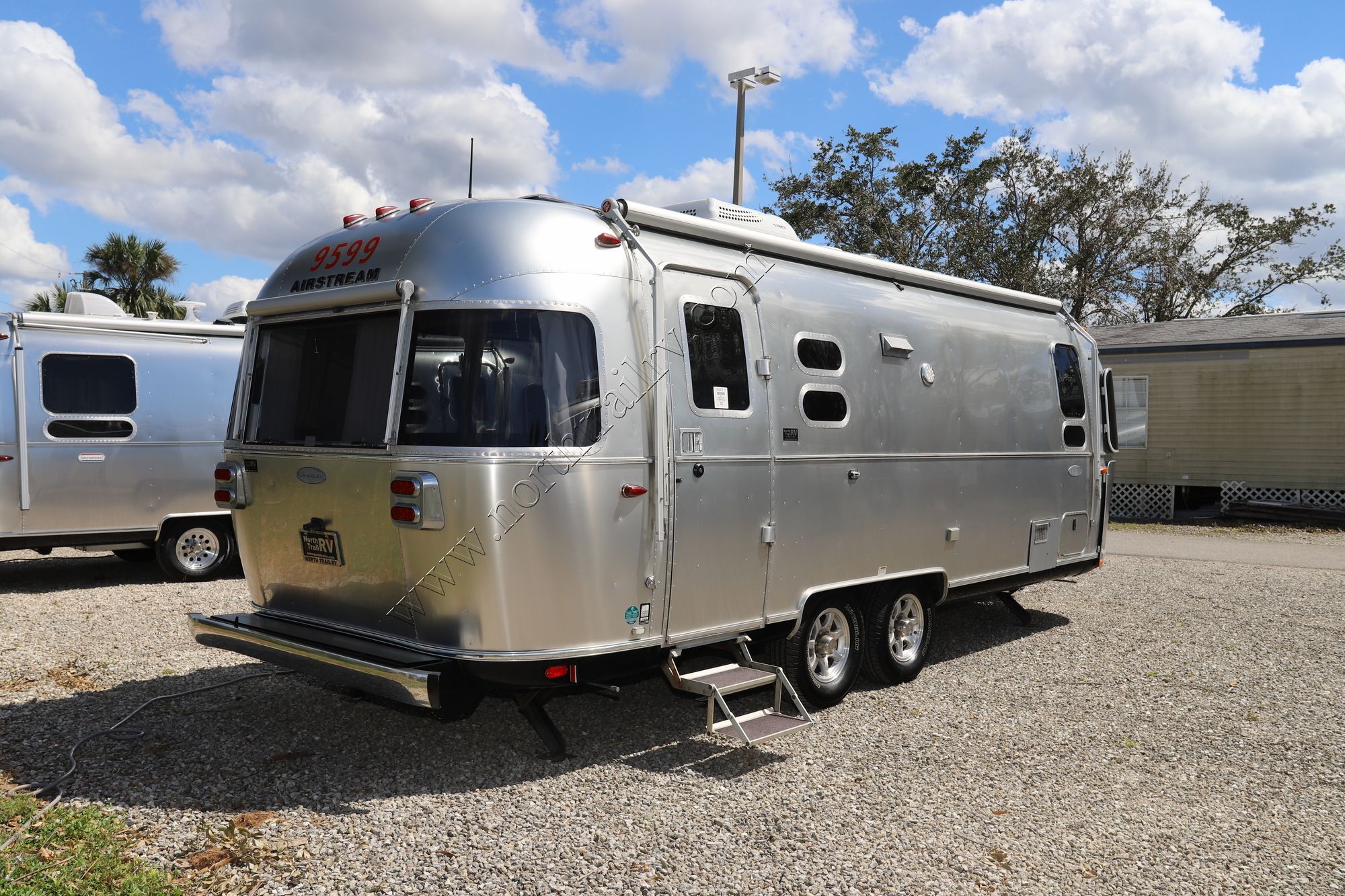 Used 2018 Airstream Flying Cloud 25FB Travel Trailer  For Sale