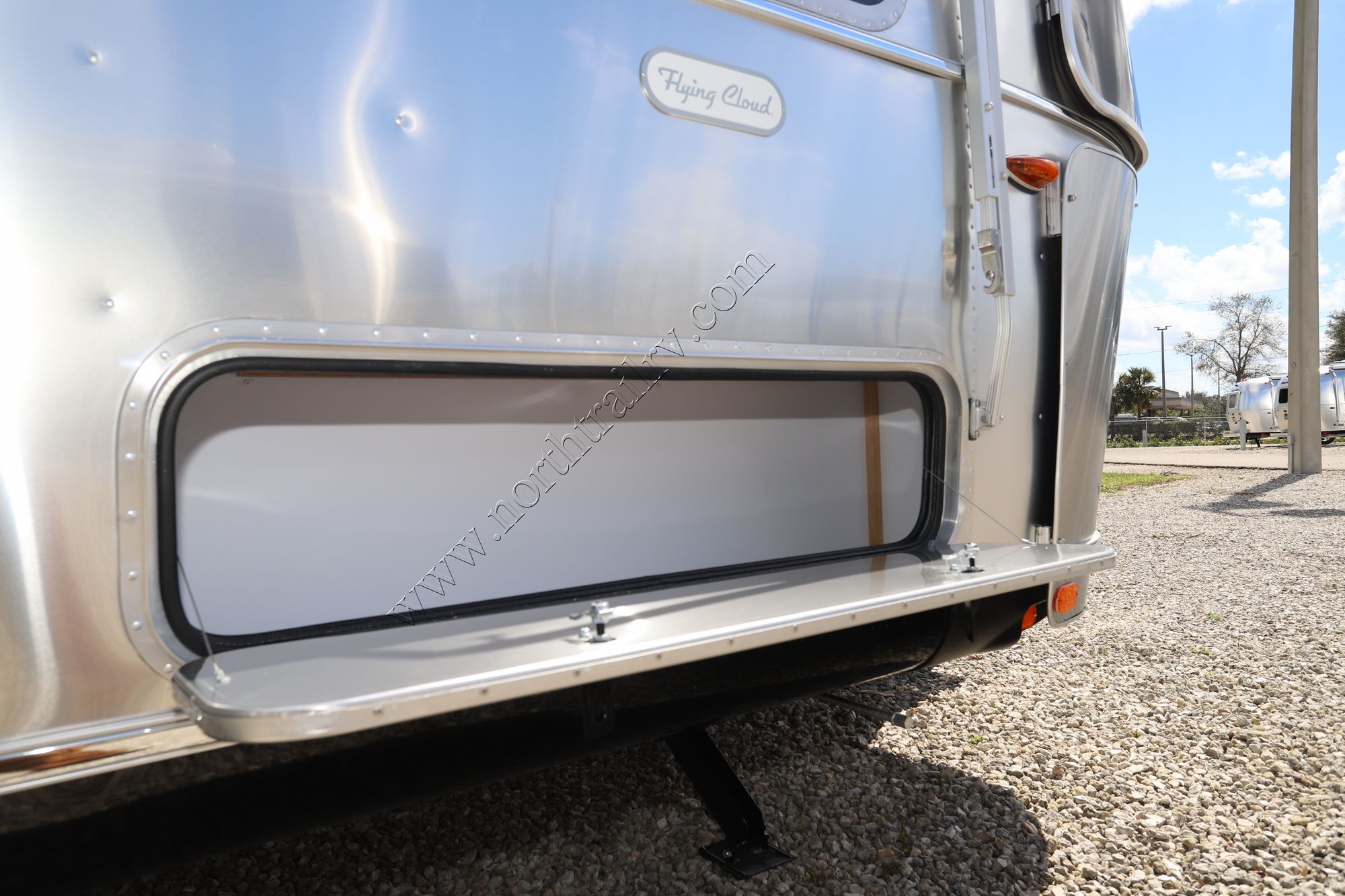 New 2023 Airstream Flying Cloud 27FB Travel Trailer  For Sale