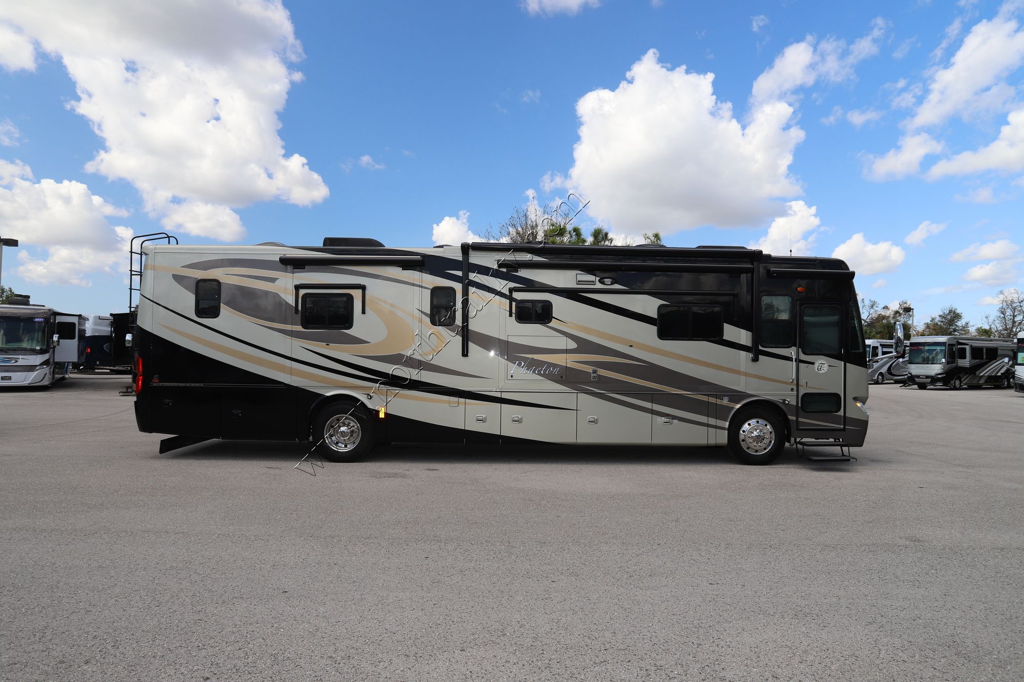 Used 2012 Tiffin Motor Homes Phaeton 40QBH Class A  For Sale