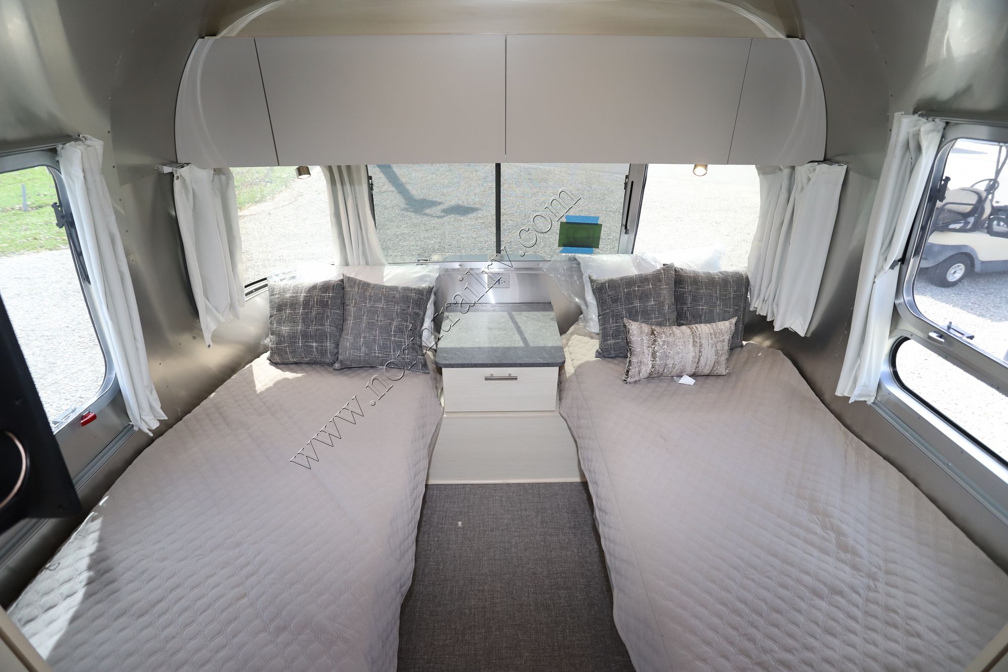 New 2023 Airstream Flying Cloud 27FB Travel Trailer  For Sale