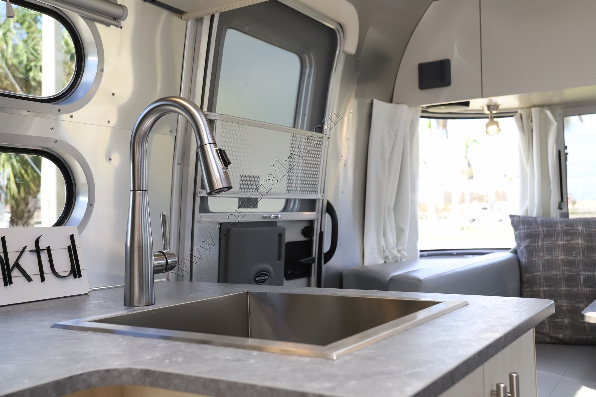 New 2023 Airstream Flying Cloud 27FB Travel Trailer  For Sale