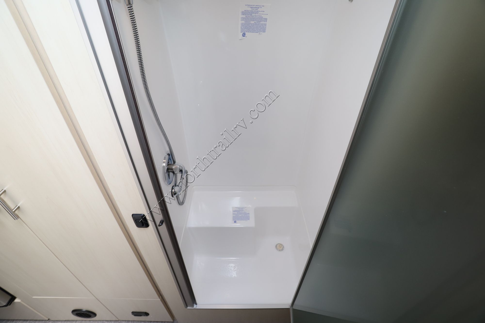New 2023 Airstream Flying Cloud 27FB Travel Trailer  For Sale