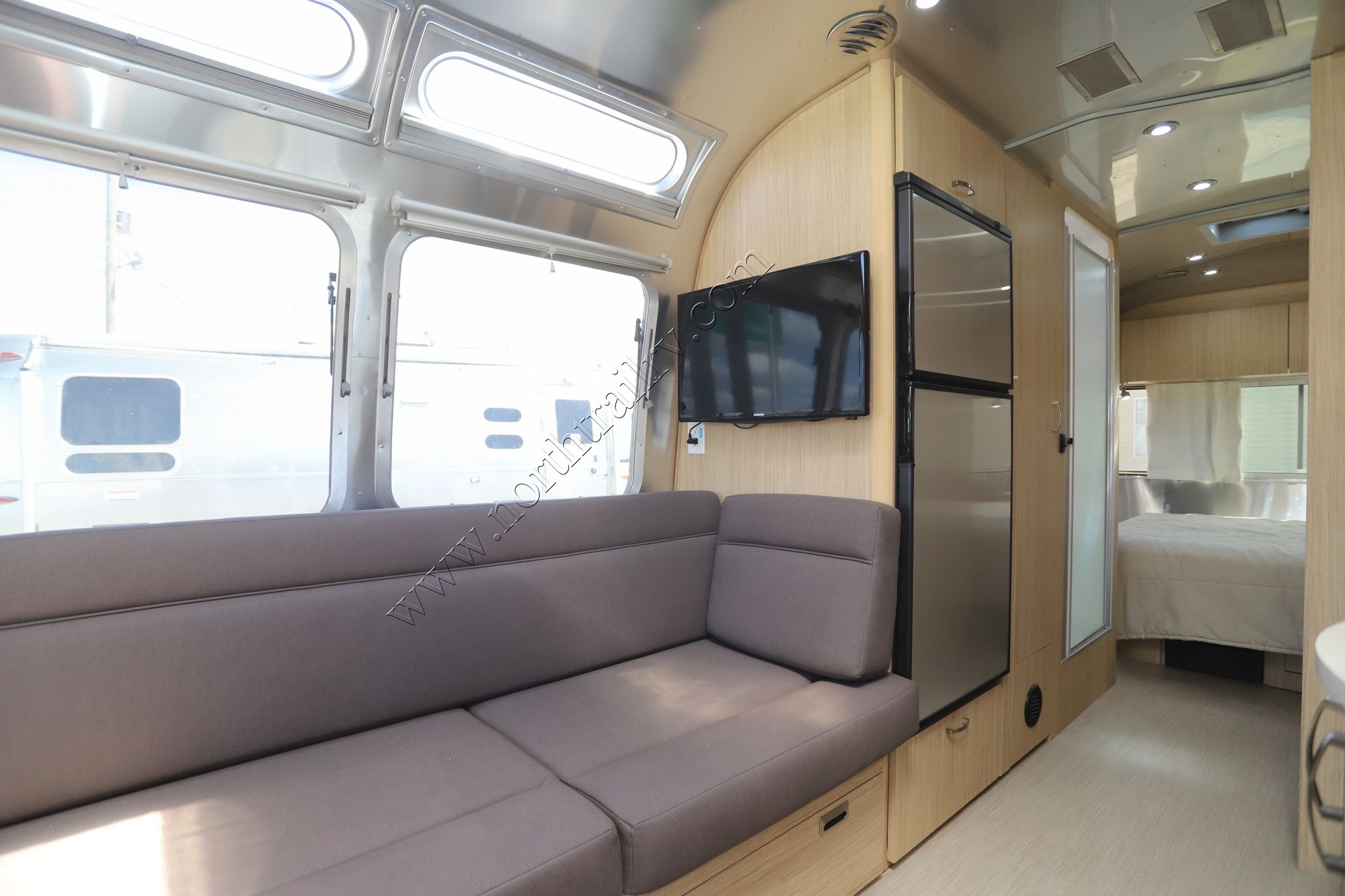 Used 2018 Airstream Flying Cloud 25FB Travel Trailer  For Sale