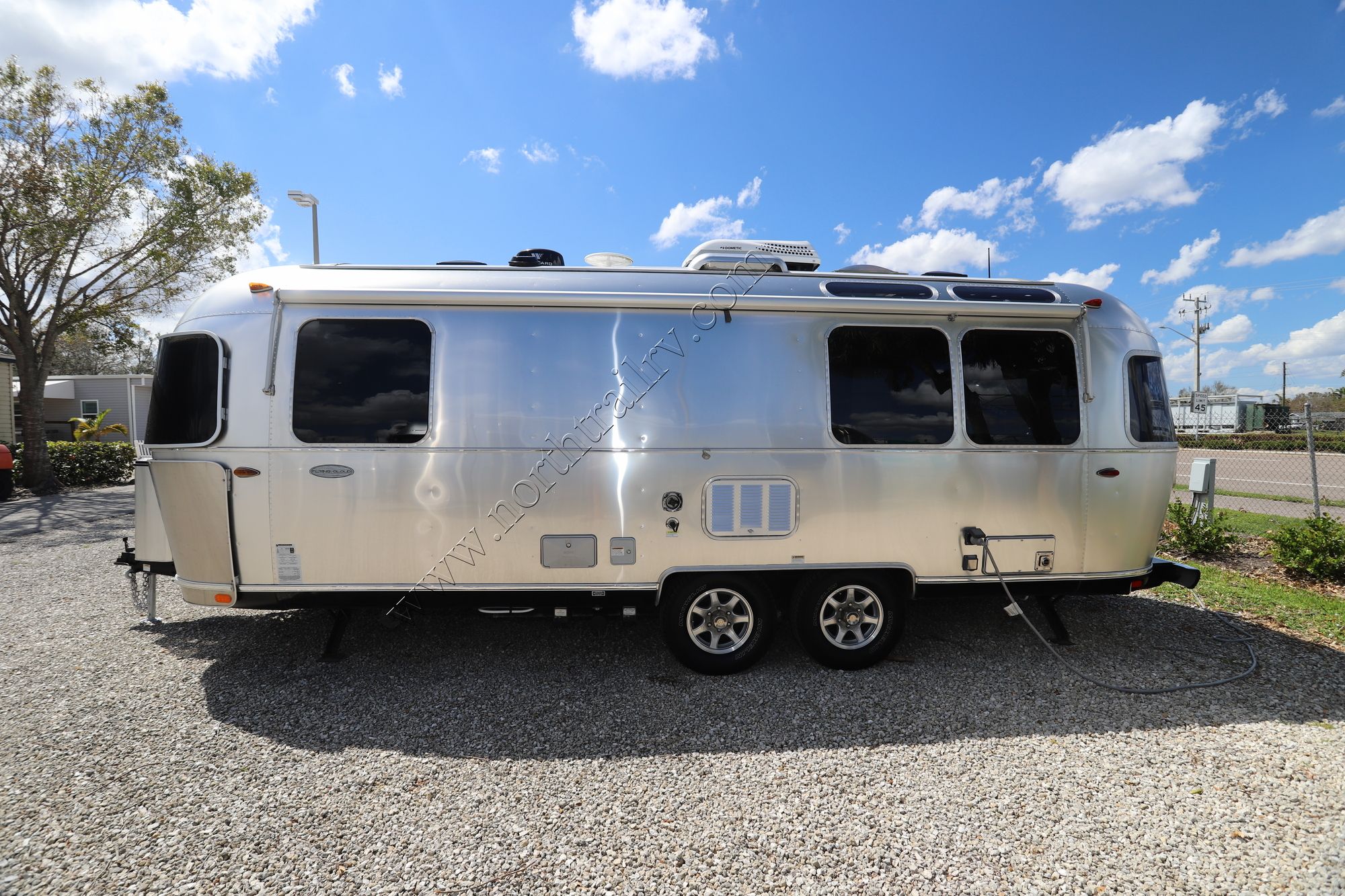 Used 2018 Airstream Flying Cloud 25FB Travel Trailer  For Sale