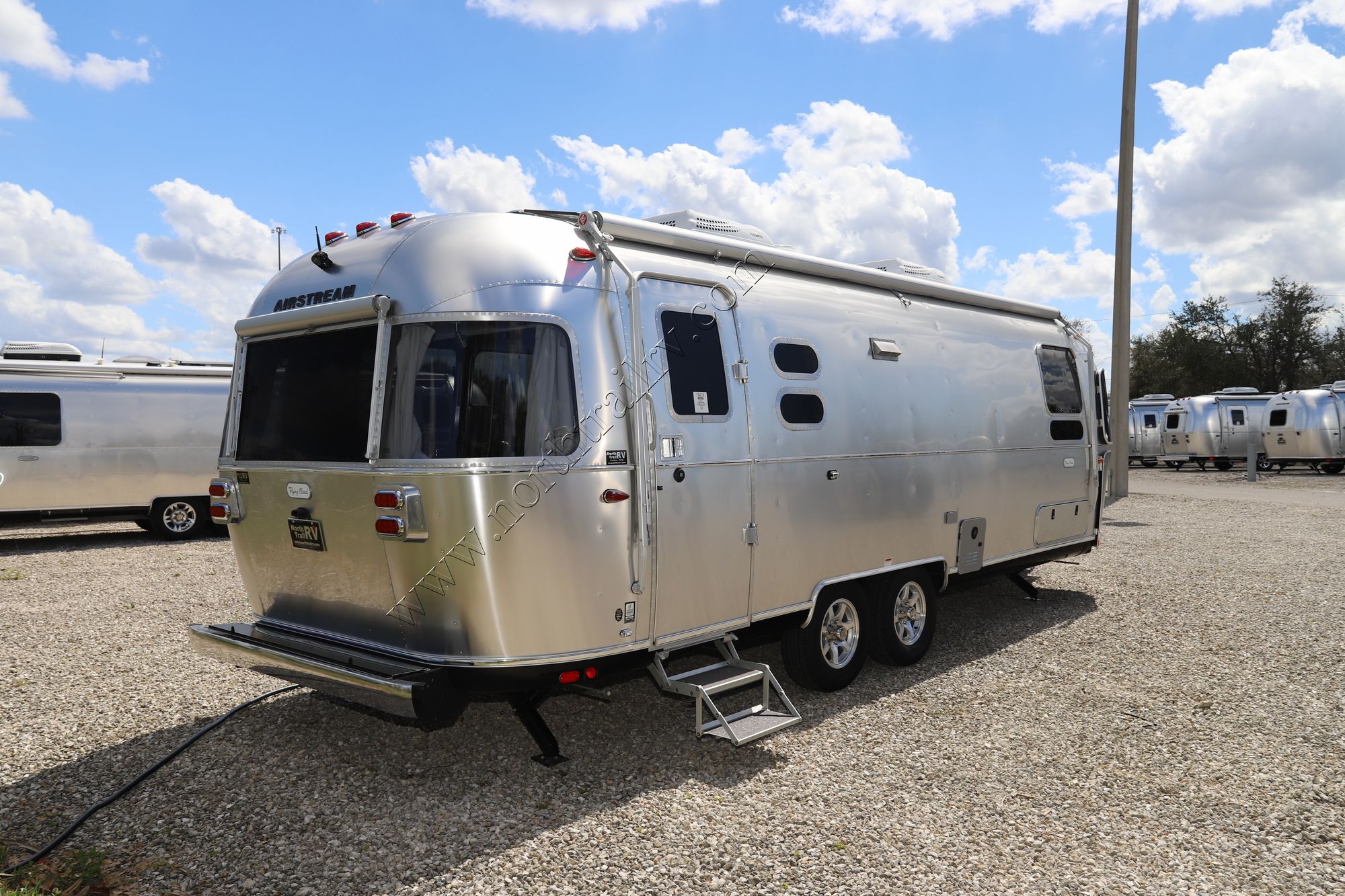 New 2023 Airstream Flying Cloud 27FB Travel Trailer  For Sale