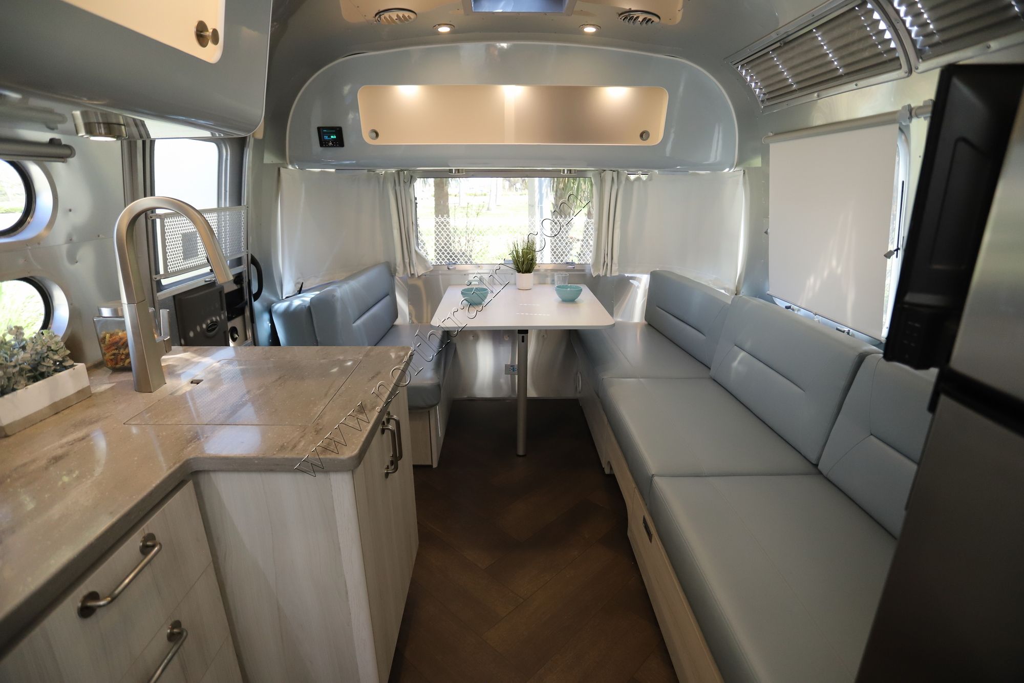 New 2023 Airstream International 27FB Travel Trailer  For Sale