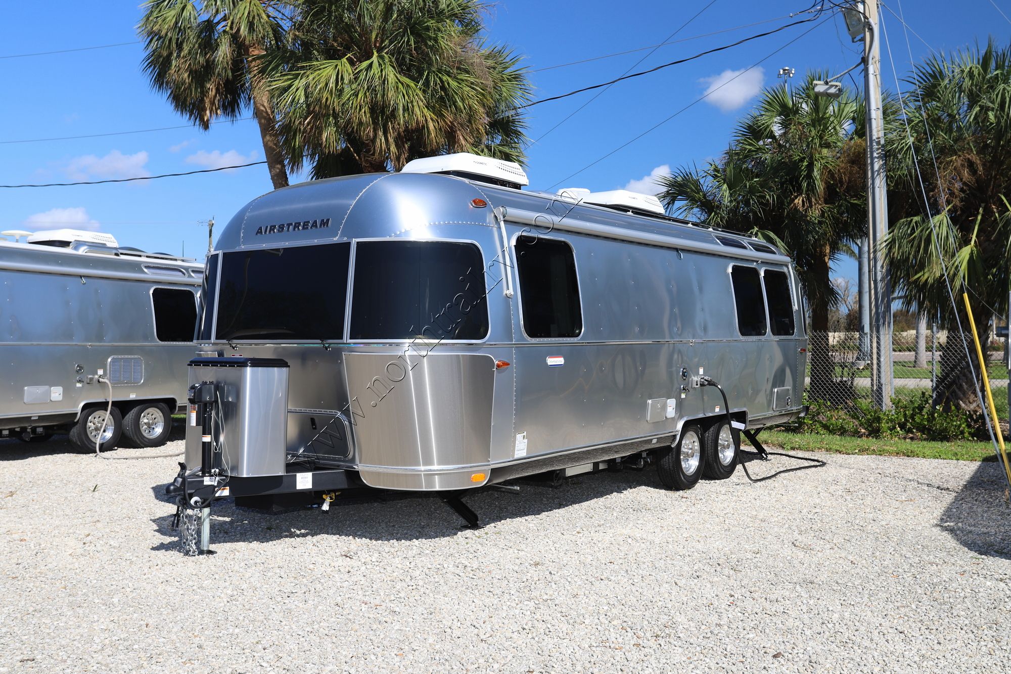 New 2023 Airstream International 27FB Travel Trailer  For Sale