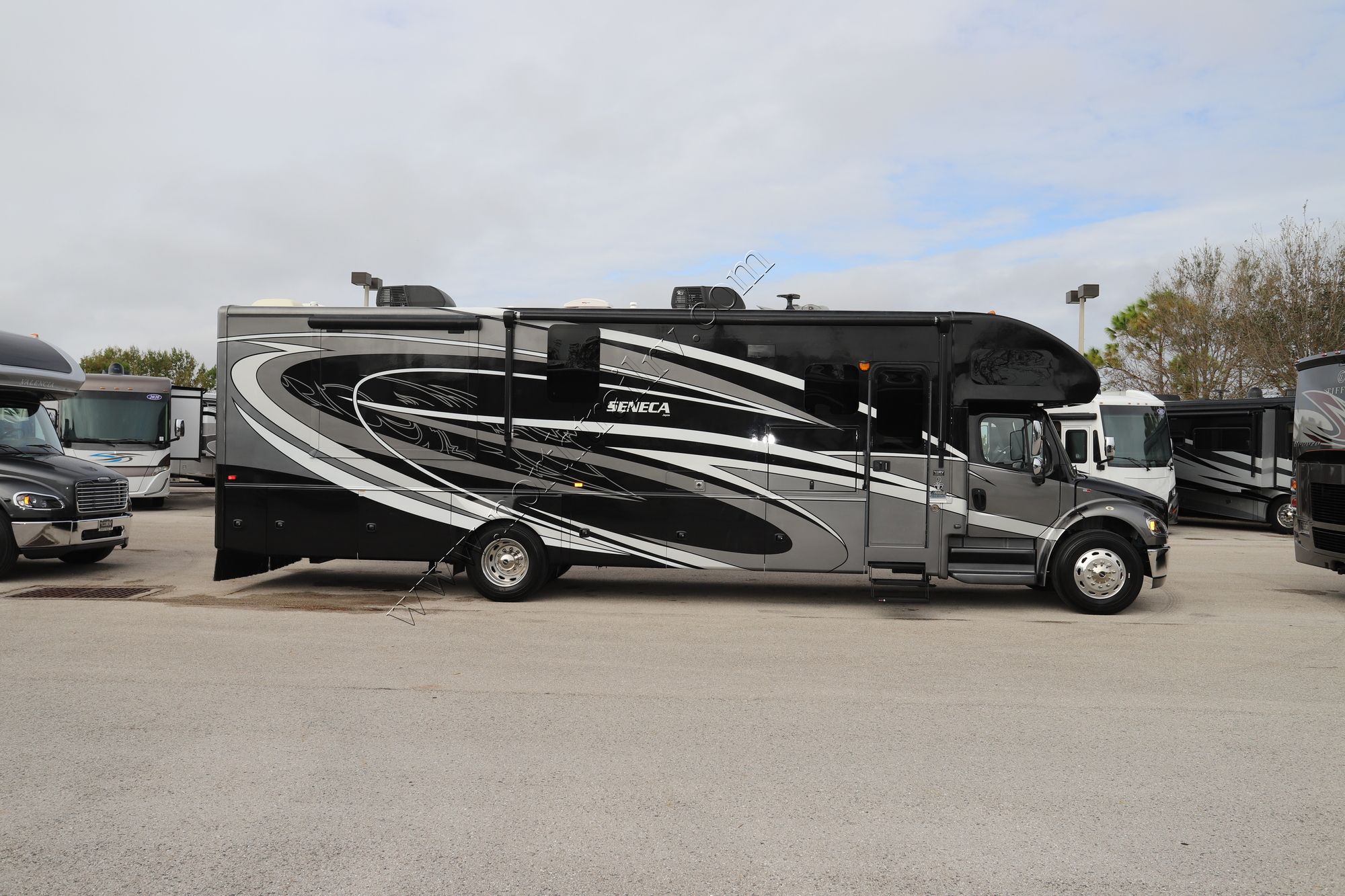 Used 2019 Jayco Seneca 37K Super C  For Sale