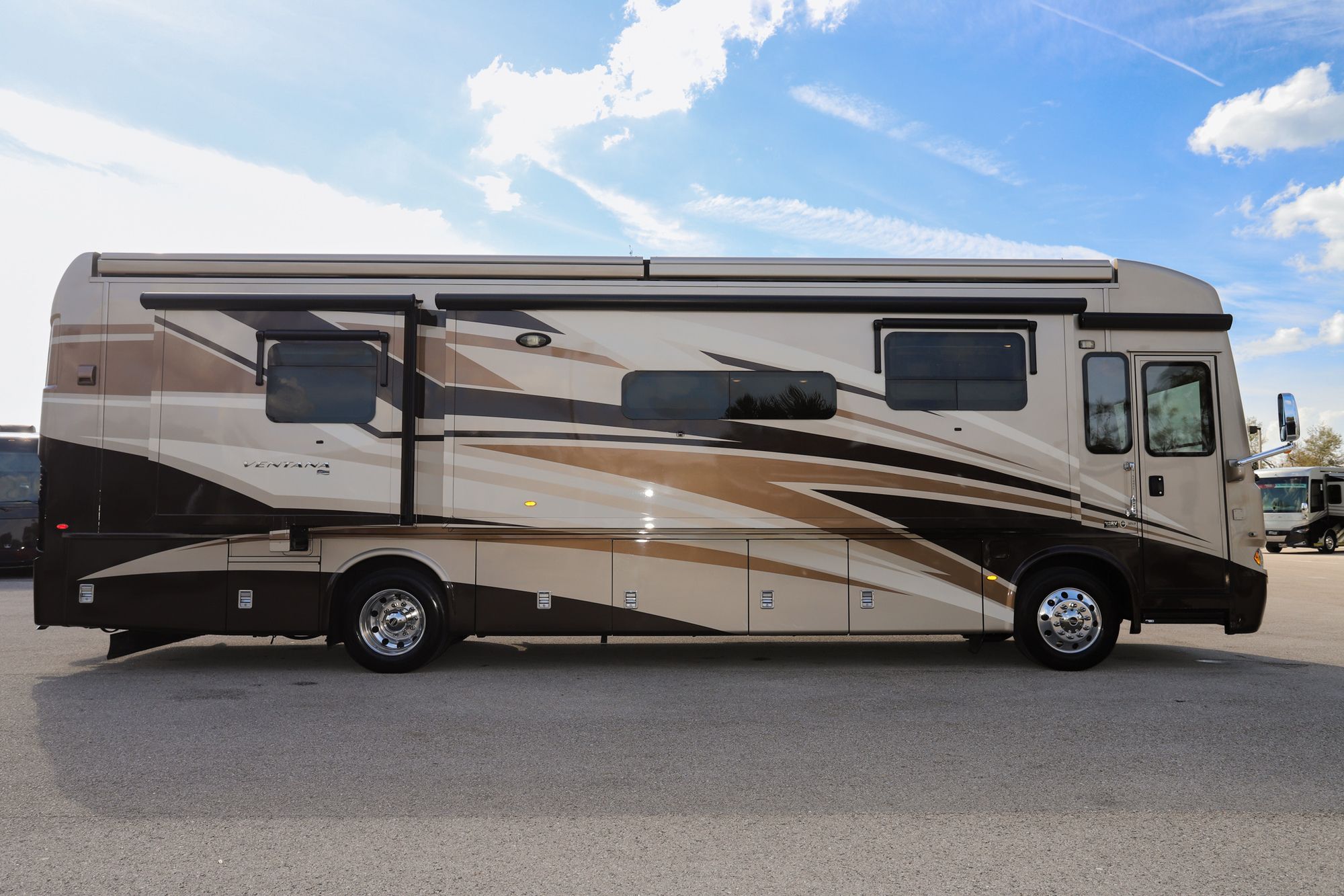 Used 2020 Newmar Ventana 3717 Class A  For Sale