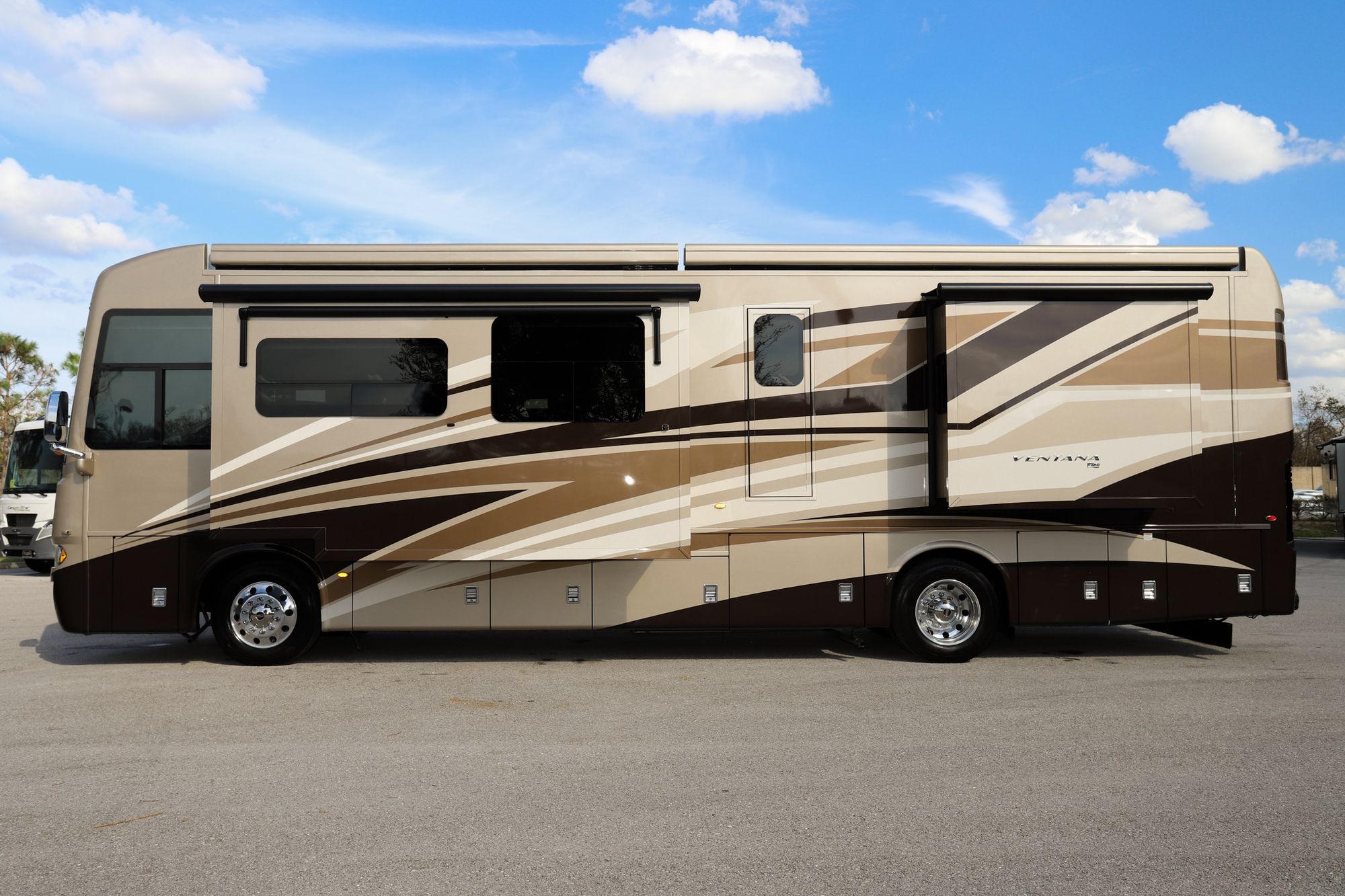Used 2020 Newmar Ventana 3717 Class A  For Sale