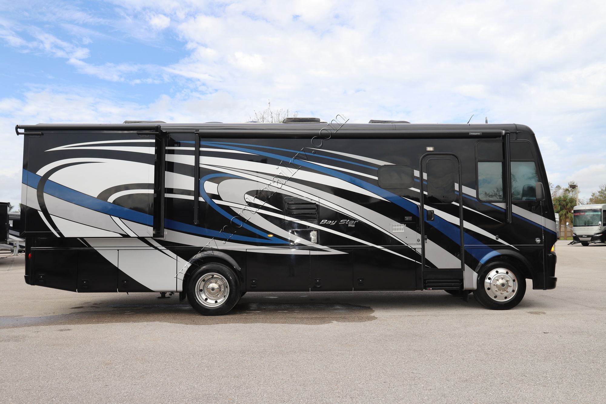 Used 2019 Newmar Bay Star 3124 Class A  For Sale