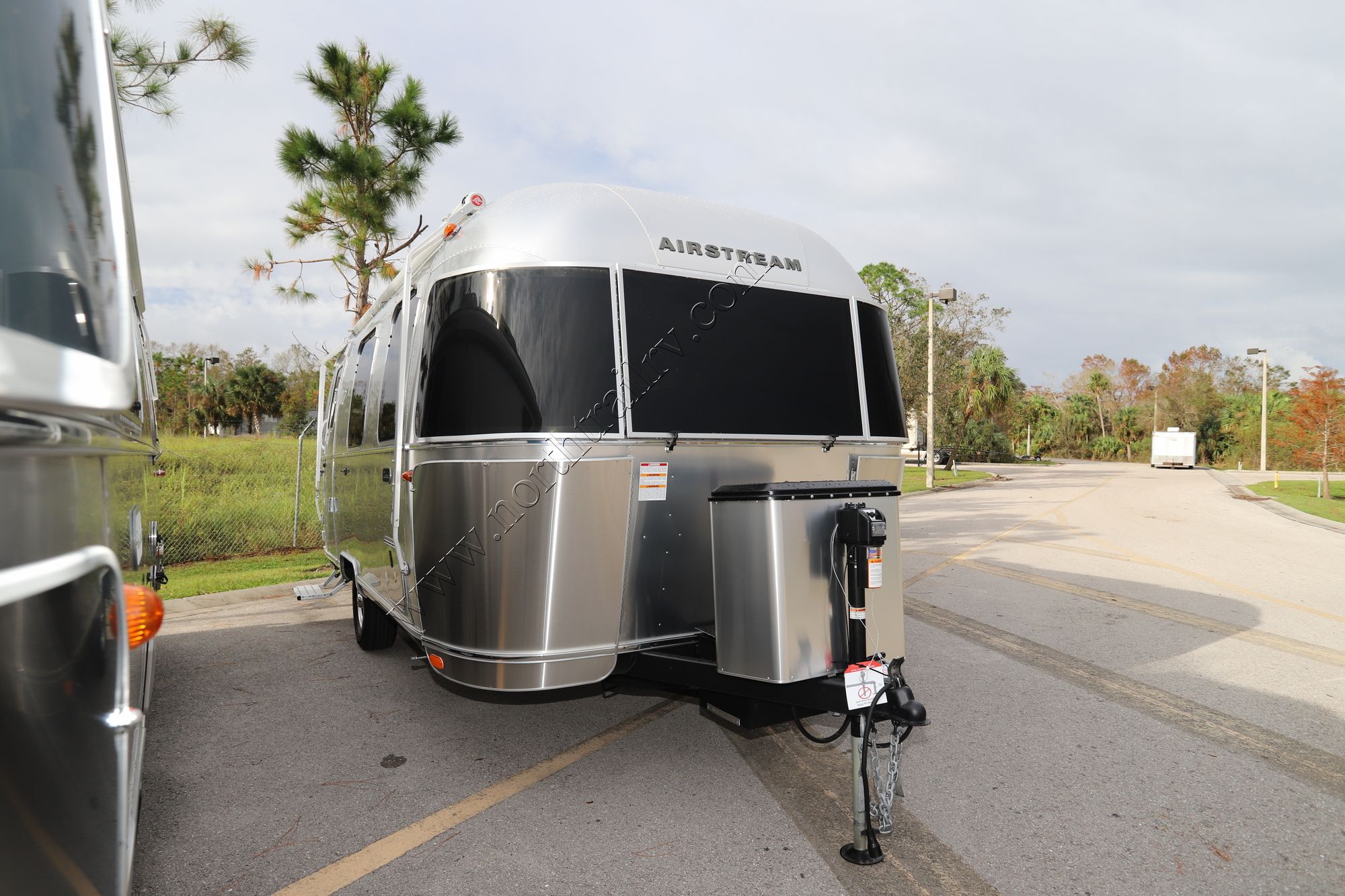 2023 Airstream Caravel 22FB Travel Trailer New  For Sale