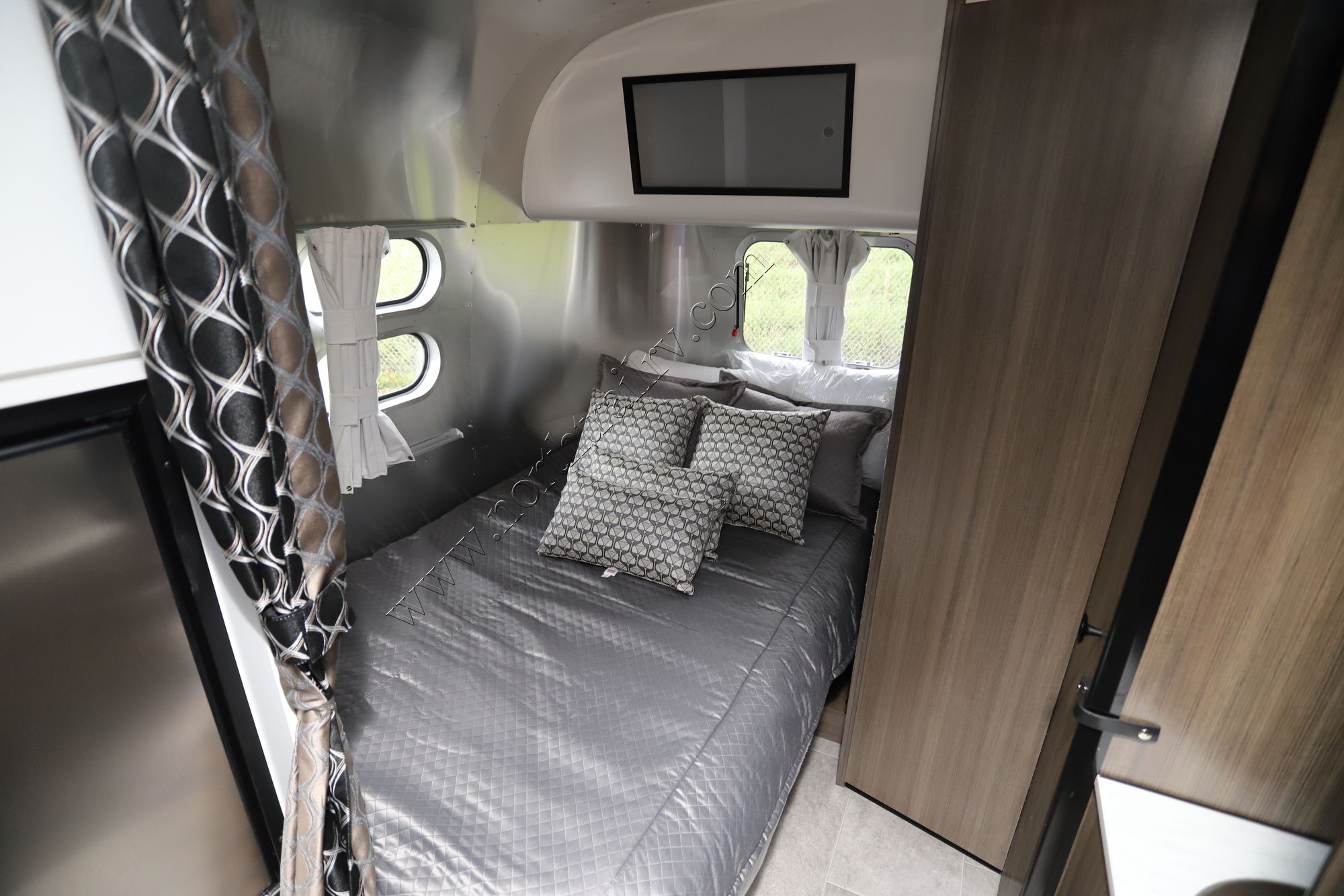 New 2023 Airstream Caravel 19CB Travel Trailer  For Sale