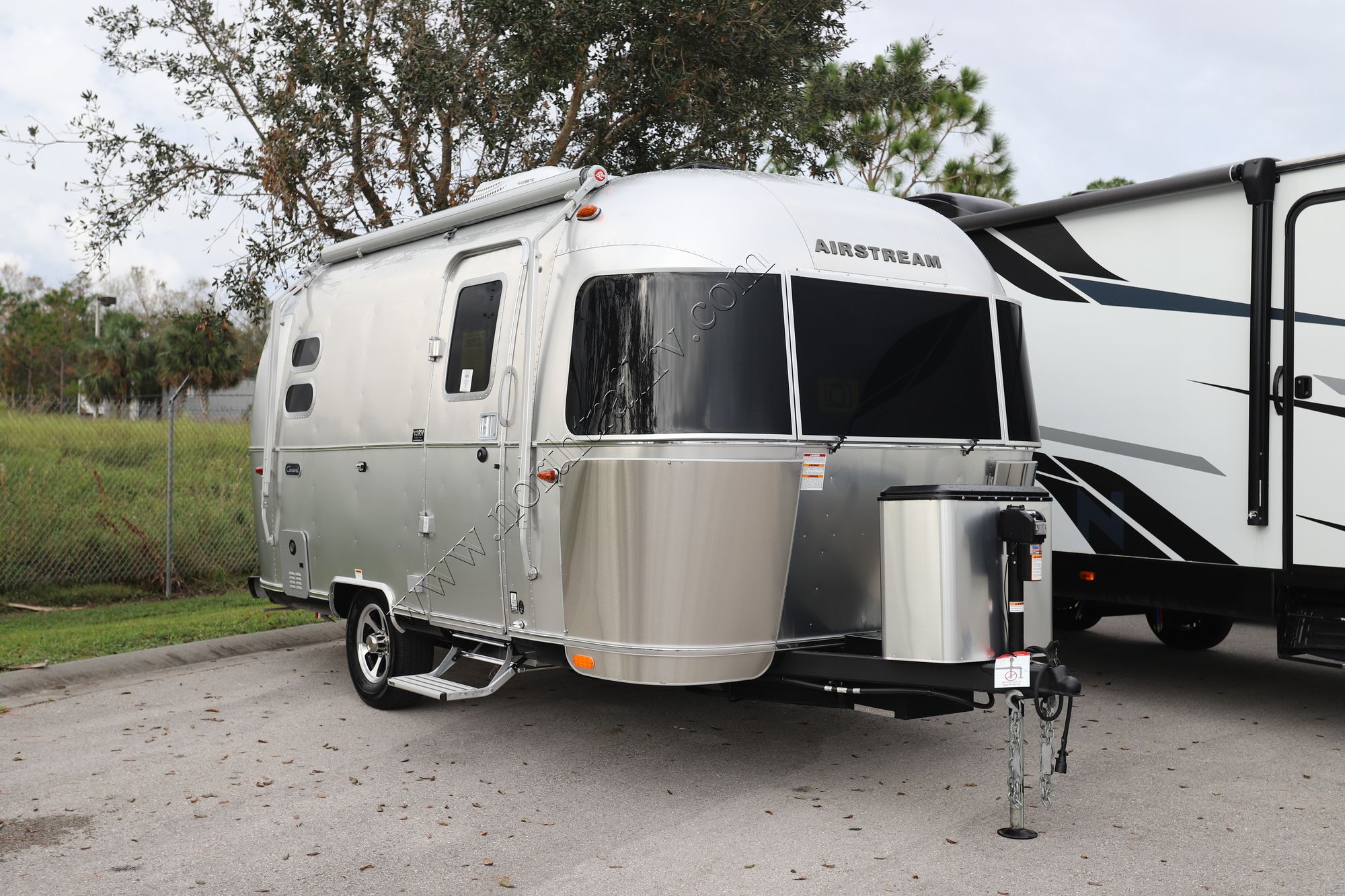 New 2023 Airstream Caravel 19CB Travel Trailer  For Sale