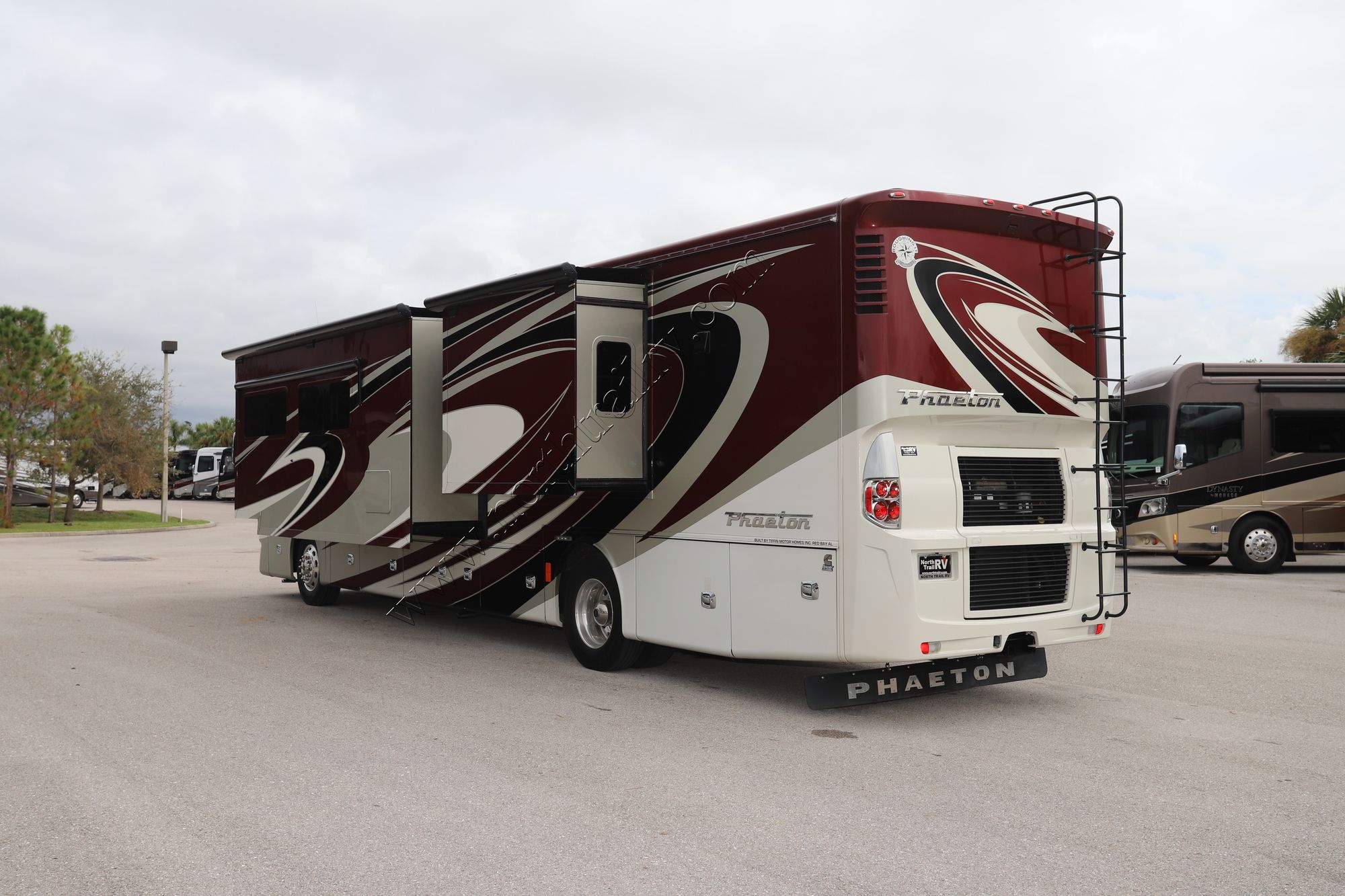 Used 2015 Tiffin Motor Homes Phaeton 40QBH Class A  For Sale