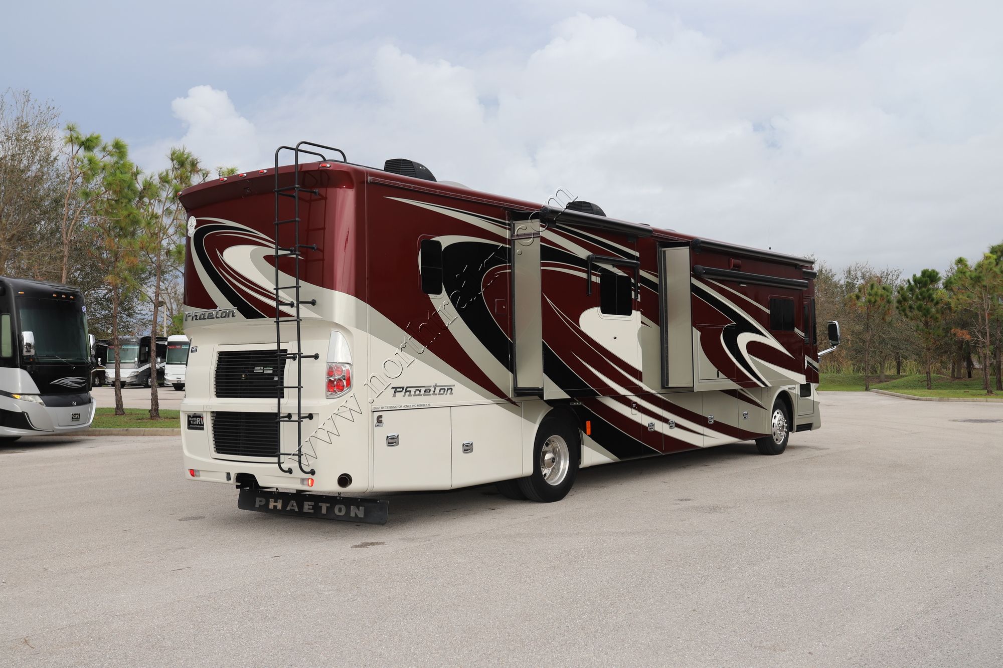 Used 2015 Tiffin Motor Homes Phaeton 40QBH Class A  For Sale