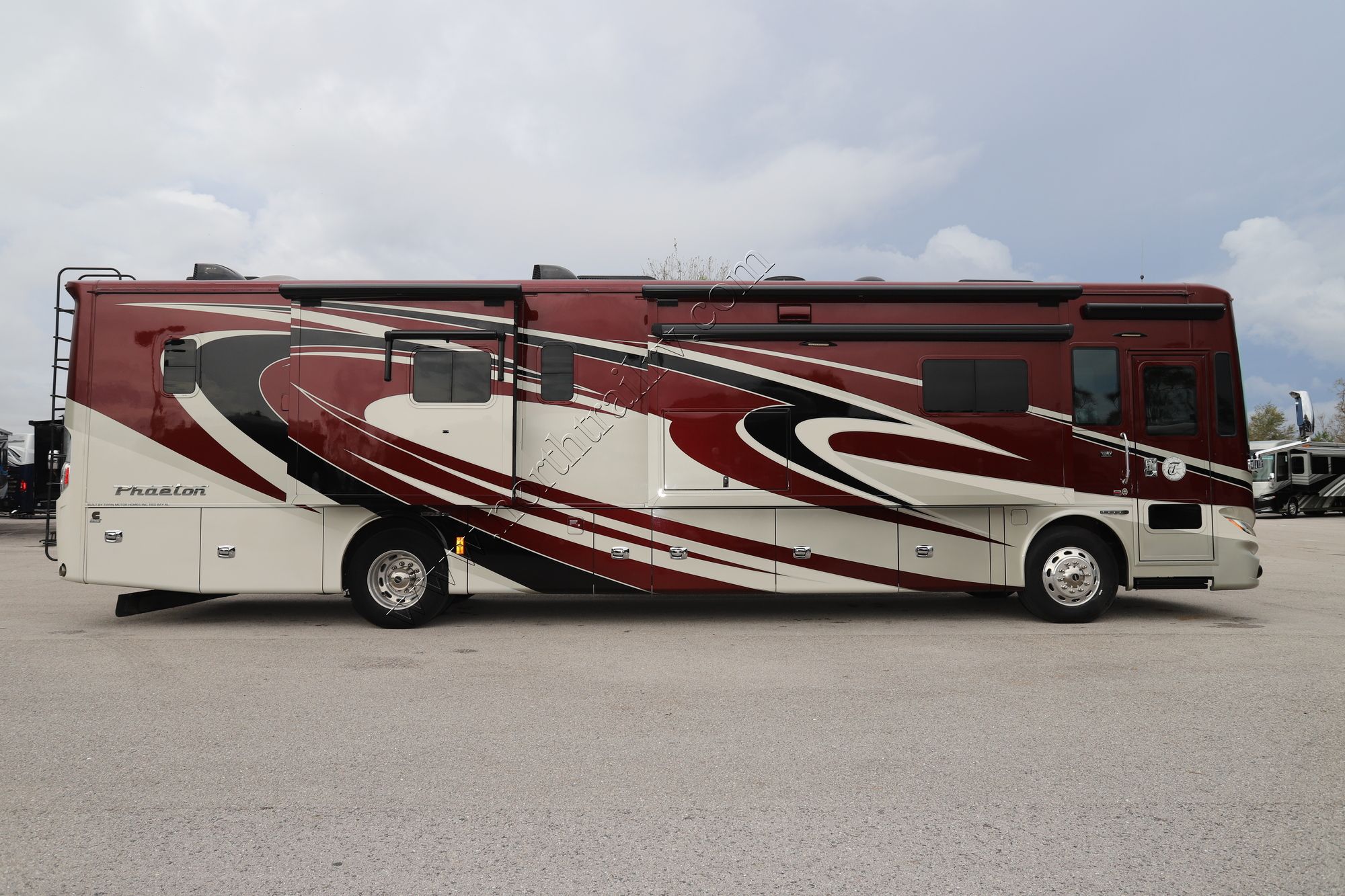 Used 2015 Tiffin Motor Homes Phaeton 40QBH Class A  For Sale