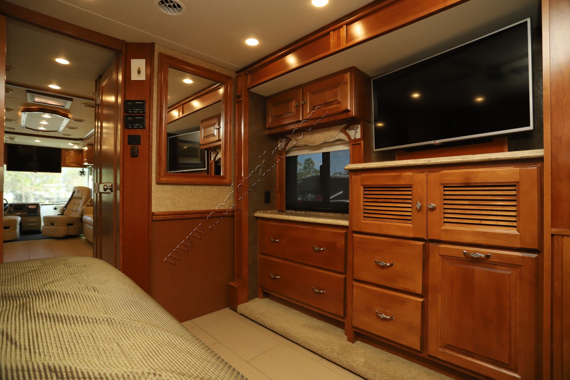 Used 2014 Tiffin Motor Homes Phaeton 40QBH Class A  For Sale