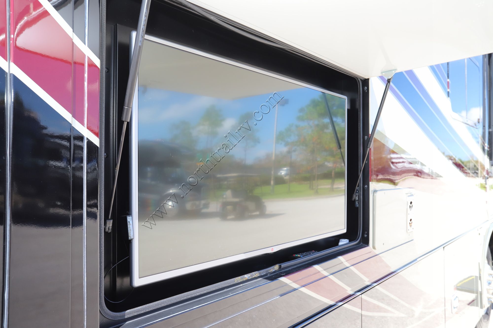 Used 2014 Tiffin Motor Homes Phaeton 40QBH Class A  For Sale