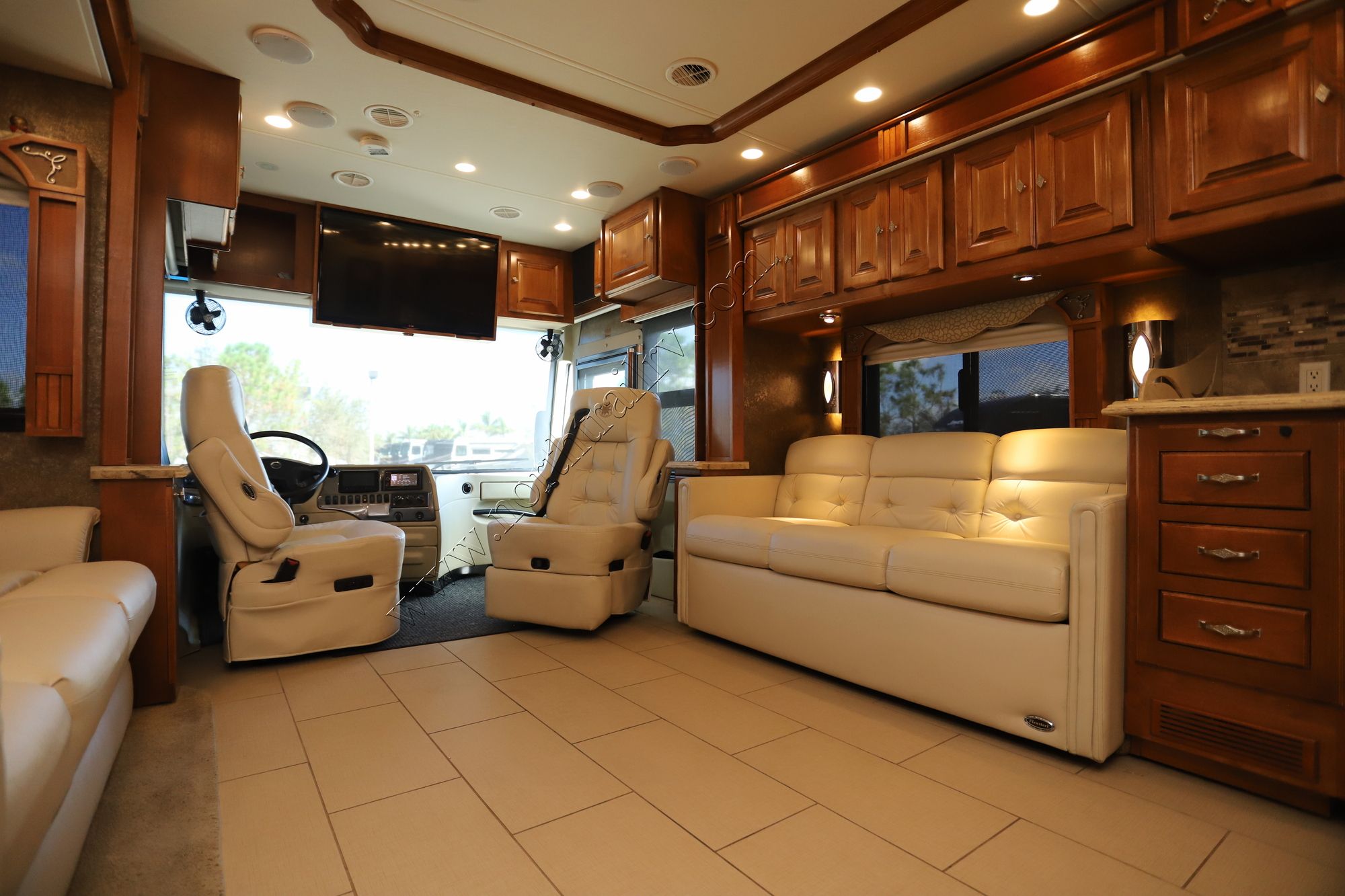 Used 2014 Tiffin Motor Homes Phaeton 40QBH Class A  For Sale