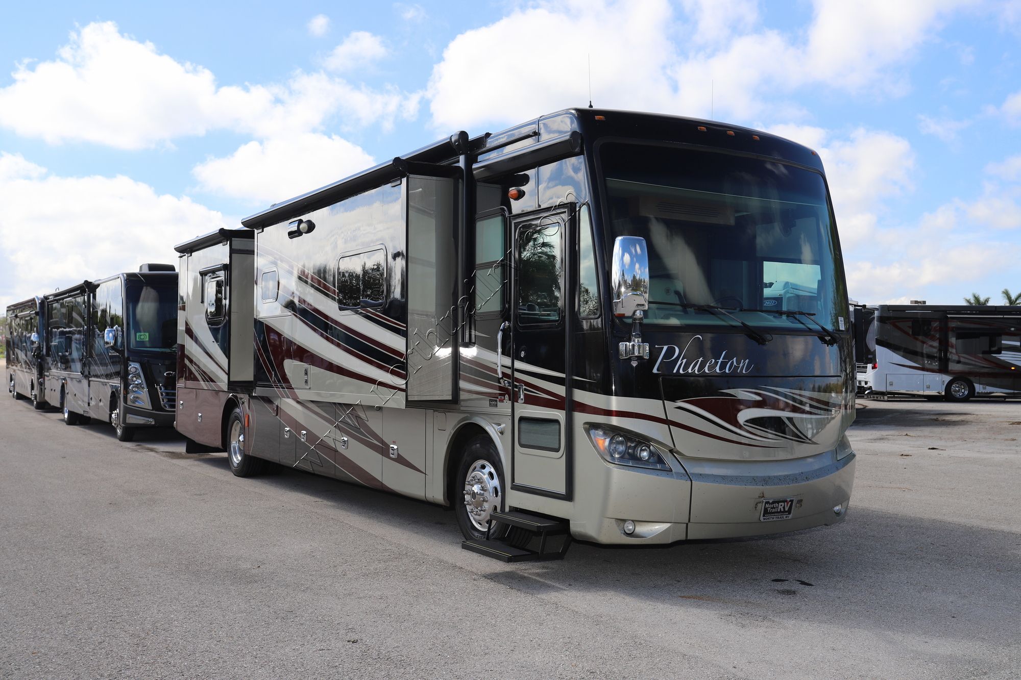 Used 2014 Tiffin Motor Homes Phaeton 40QBH Class A  For Sale