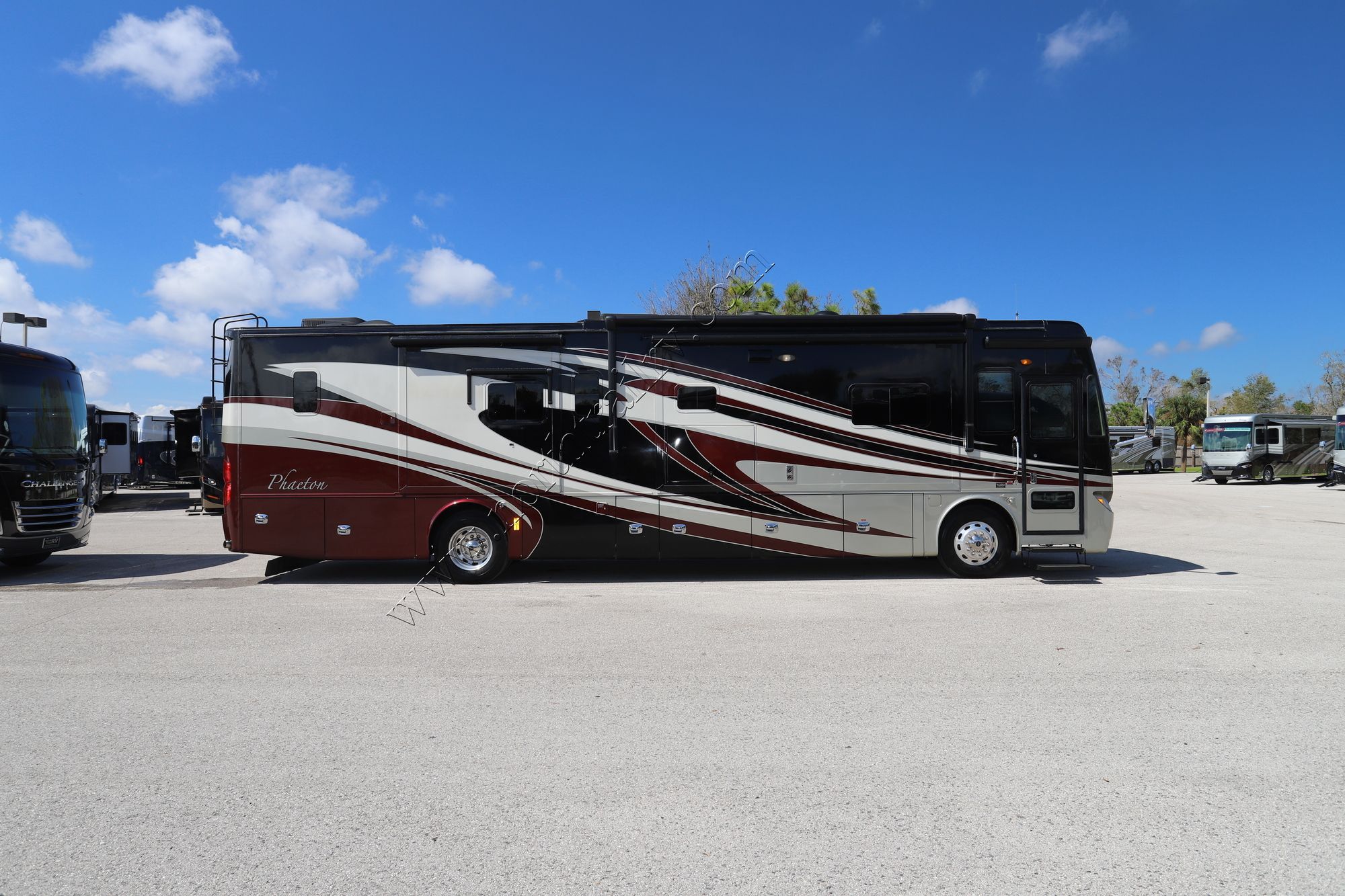 Used 2014 Tiffin Motor Homes Phaeton 40QBH Class A  For Sale