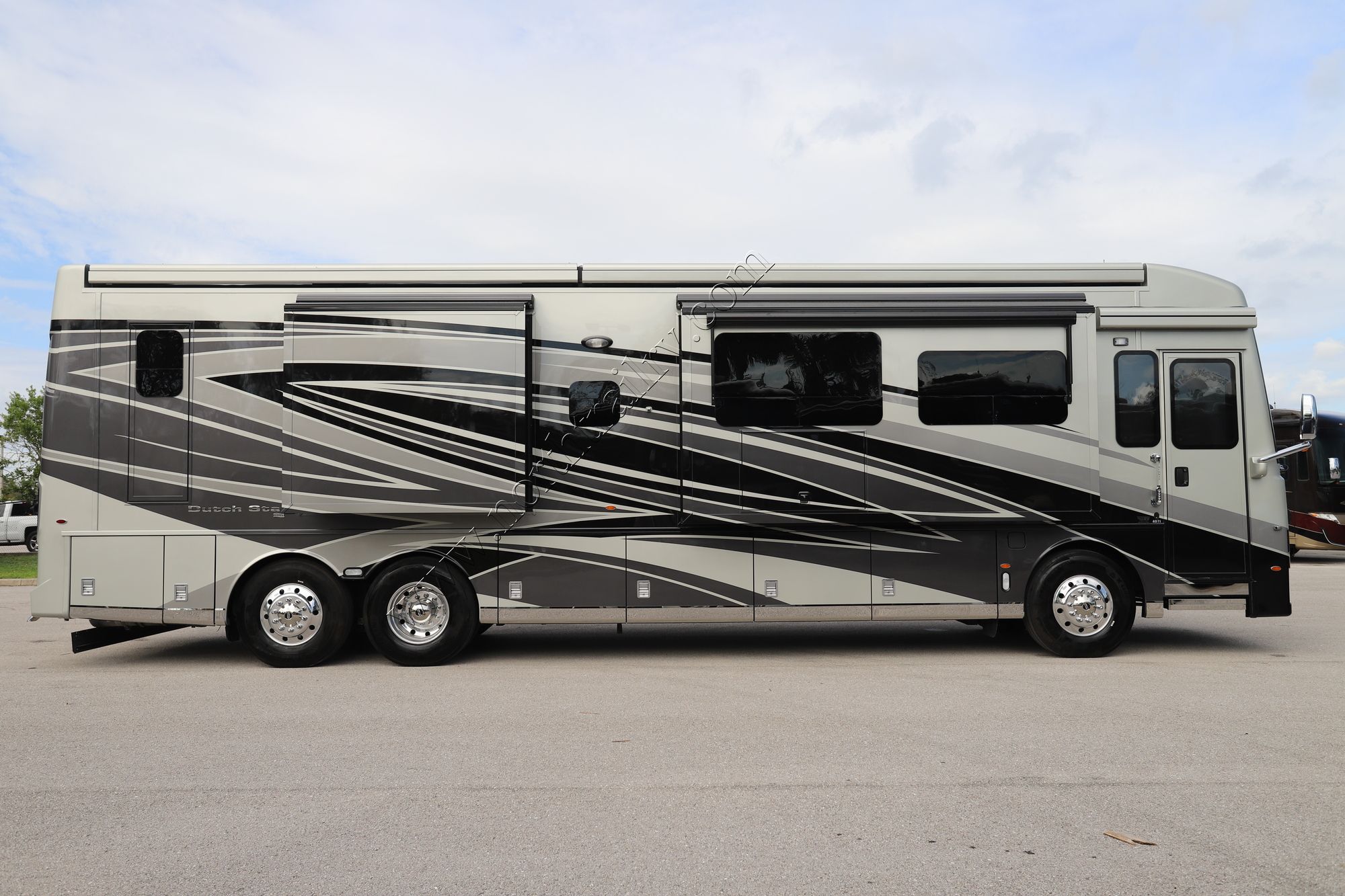 New 2023 Newmar Dutch Star 4071 Class A  For Sale